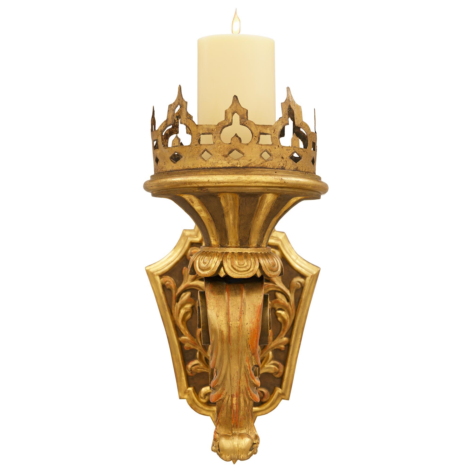 Barocco coppia di appliques barocche italiane del XVIII secolo in legno patinato e legno dorato in vendita