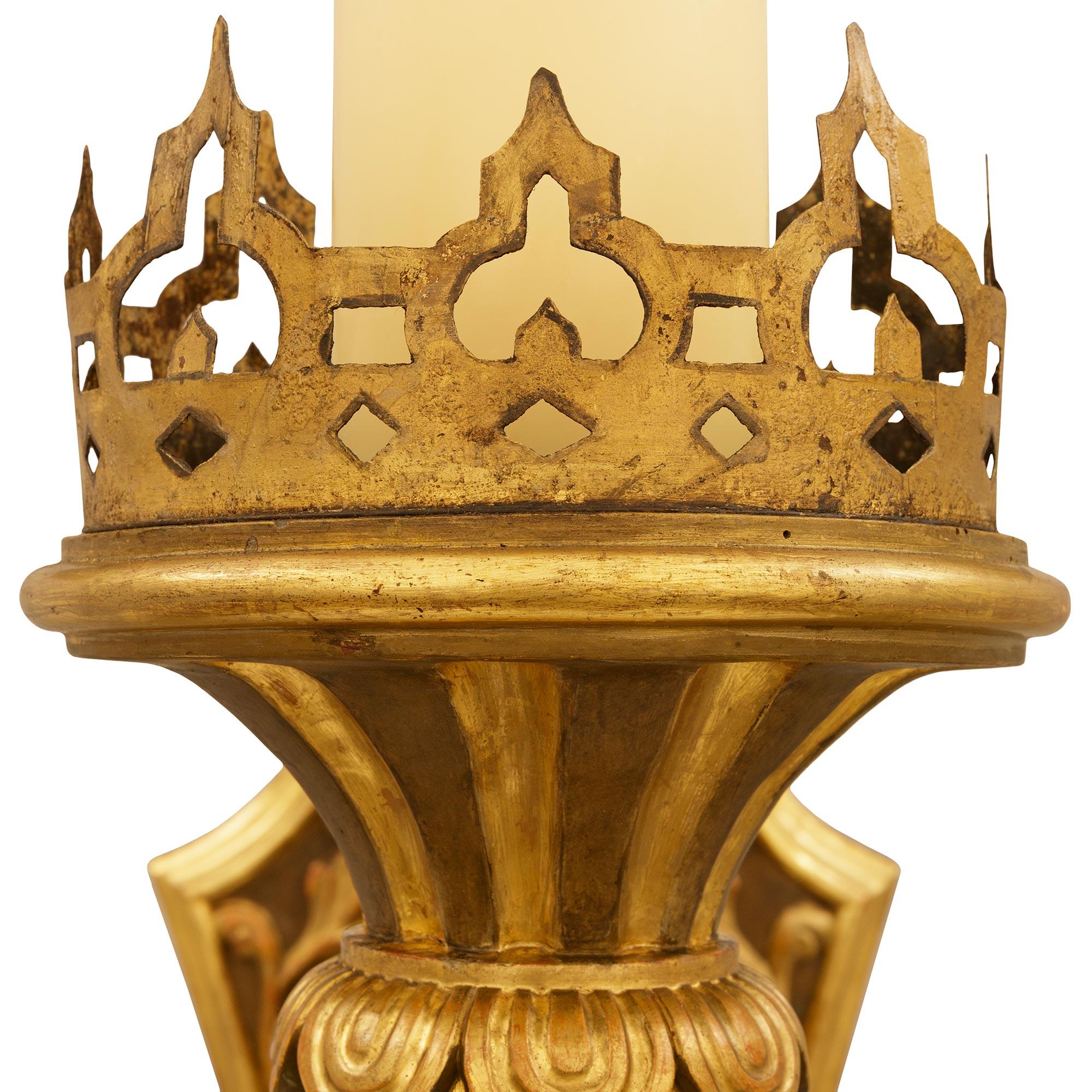 coppia di appliques barocche italiane del XVIII secolo in legno patinato e legno dorato In condizioni buone in vendita a West Palm Beach, FL