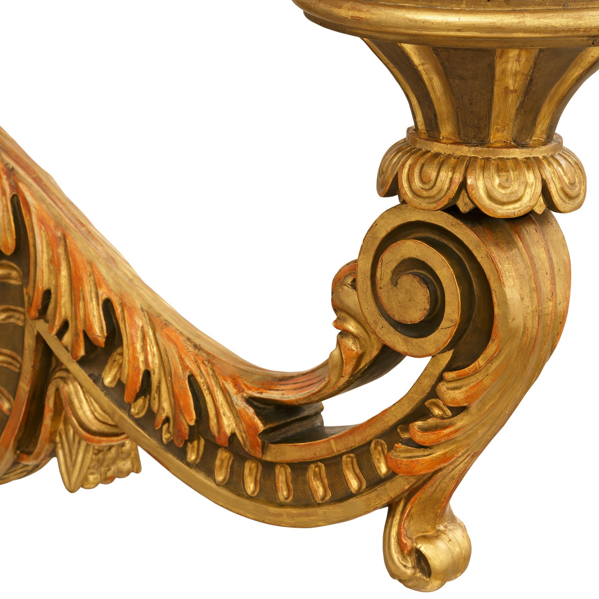Fino al XVIII secolo coppia di appliques barocche italiane del XVIII secolo in legno patinato e legno dorato in vendita