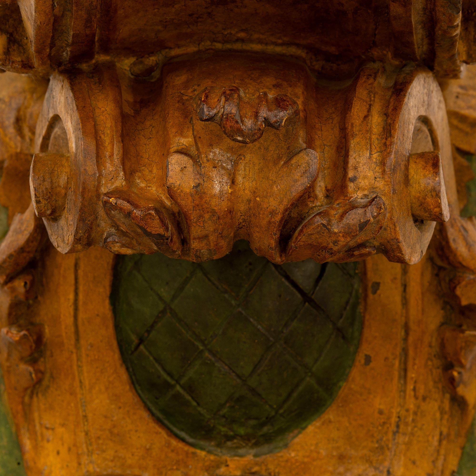 Paire de supports muraux baroques italiens du 18ème siècle en bois patiné et bois doré en vente 1