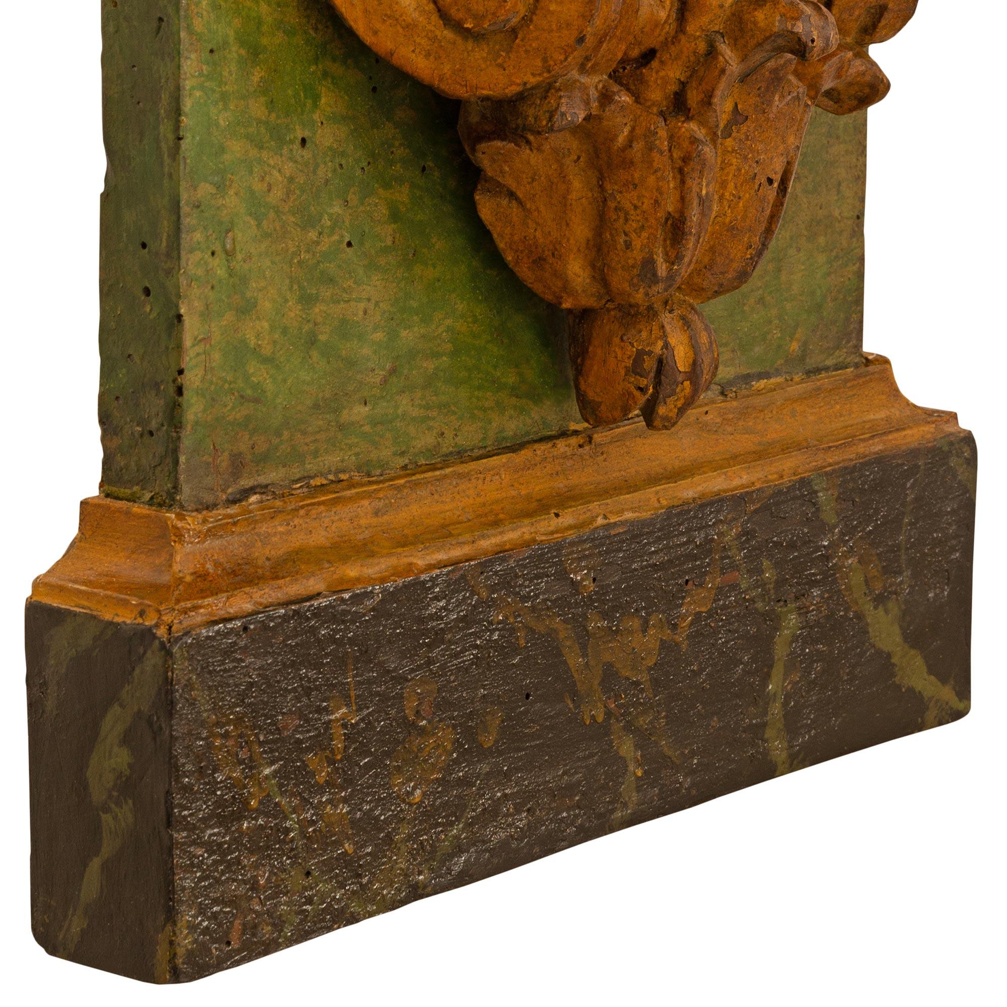 Paire de supports muraux baroques italiens du 18ème siècle en bois patiné et bois doré en vente 2