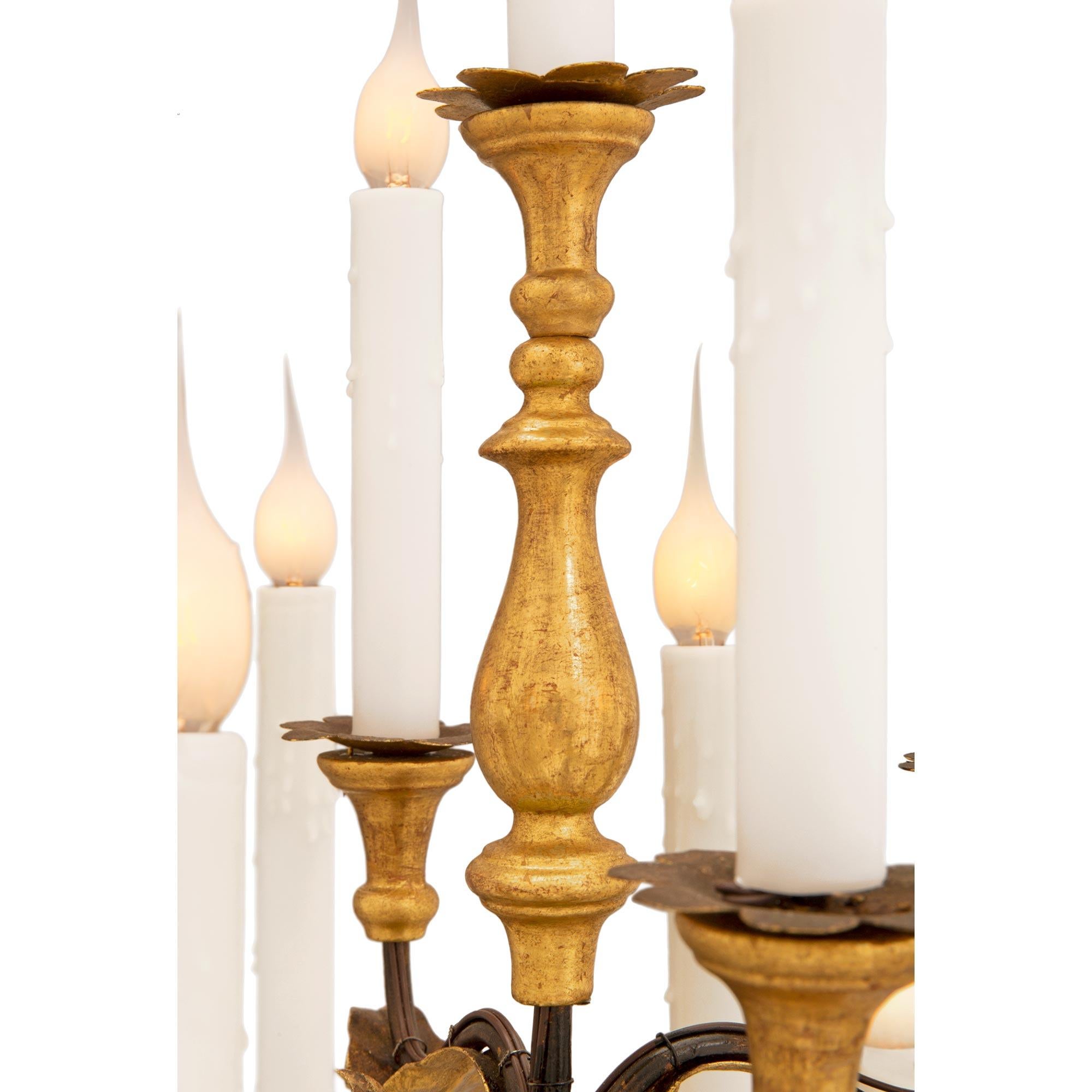 Doré Paire de candélabres en fer forgé du 18ème siècle de style baroque italien en vente