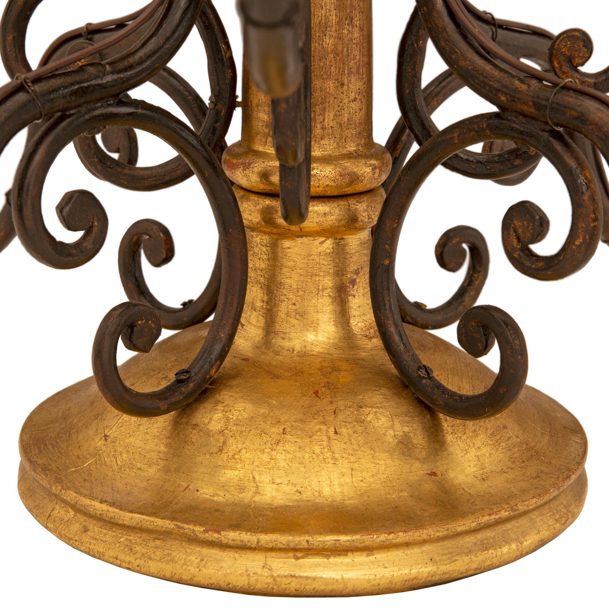 Métal Paire de candélabres en fer forgé du 18ème siècle de style baroque italien en vente