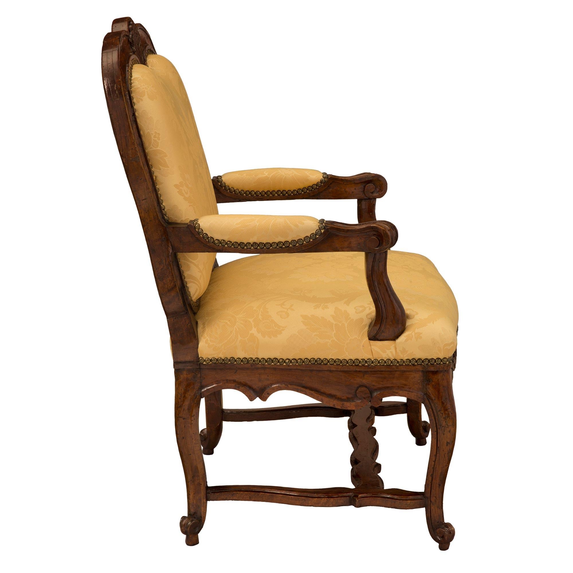 Pair of Italian 18th Century Carved Walnut Armchairs In Good Condition For Sale In West Palm Beach, FL