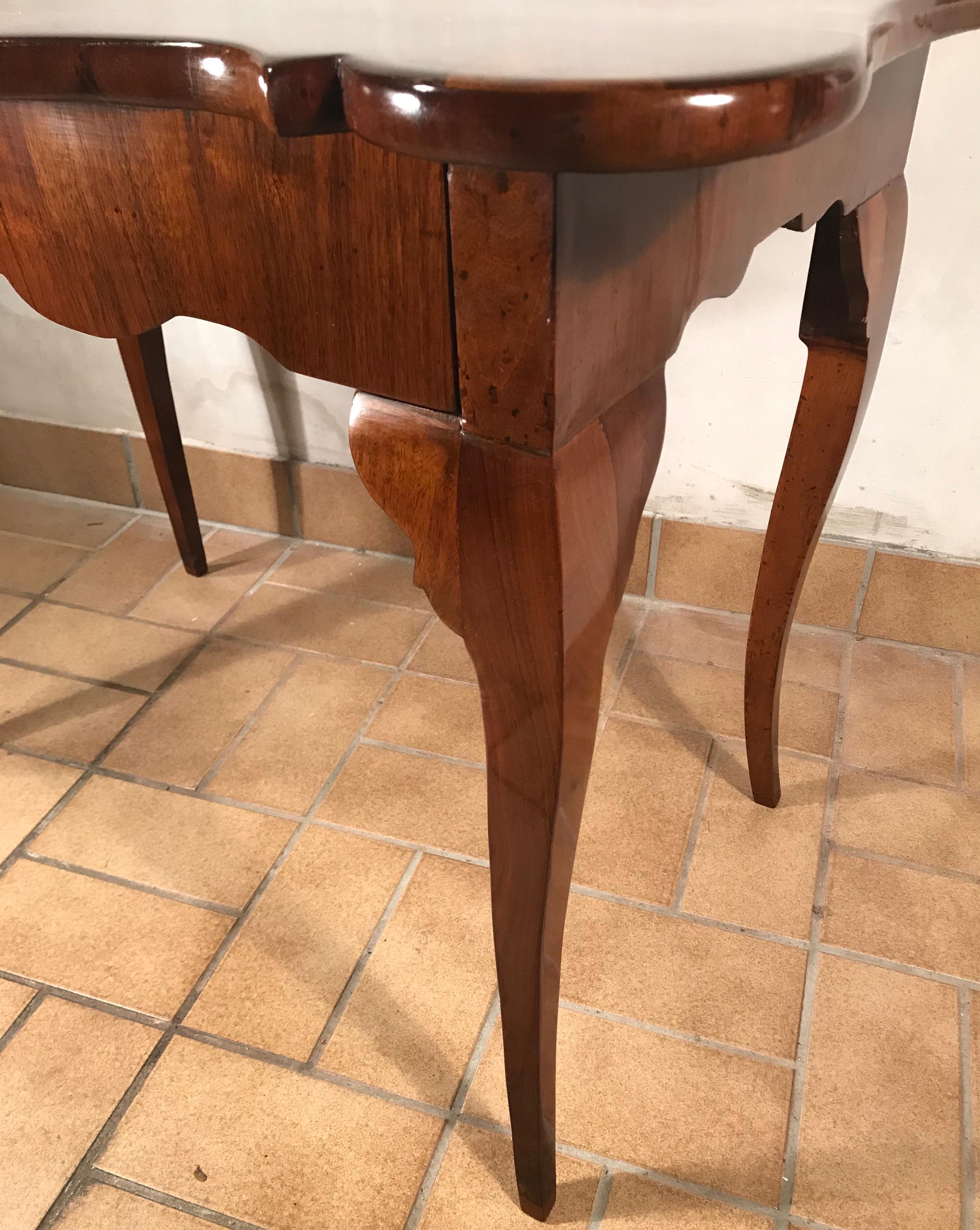 Pair of Italian 18th Century Console Tables, Walnut Veneer In Good Condition For Sale In Belmont, MA