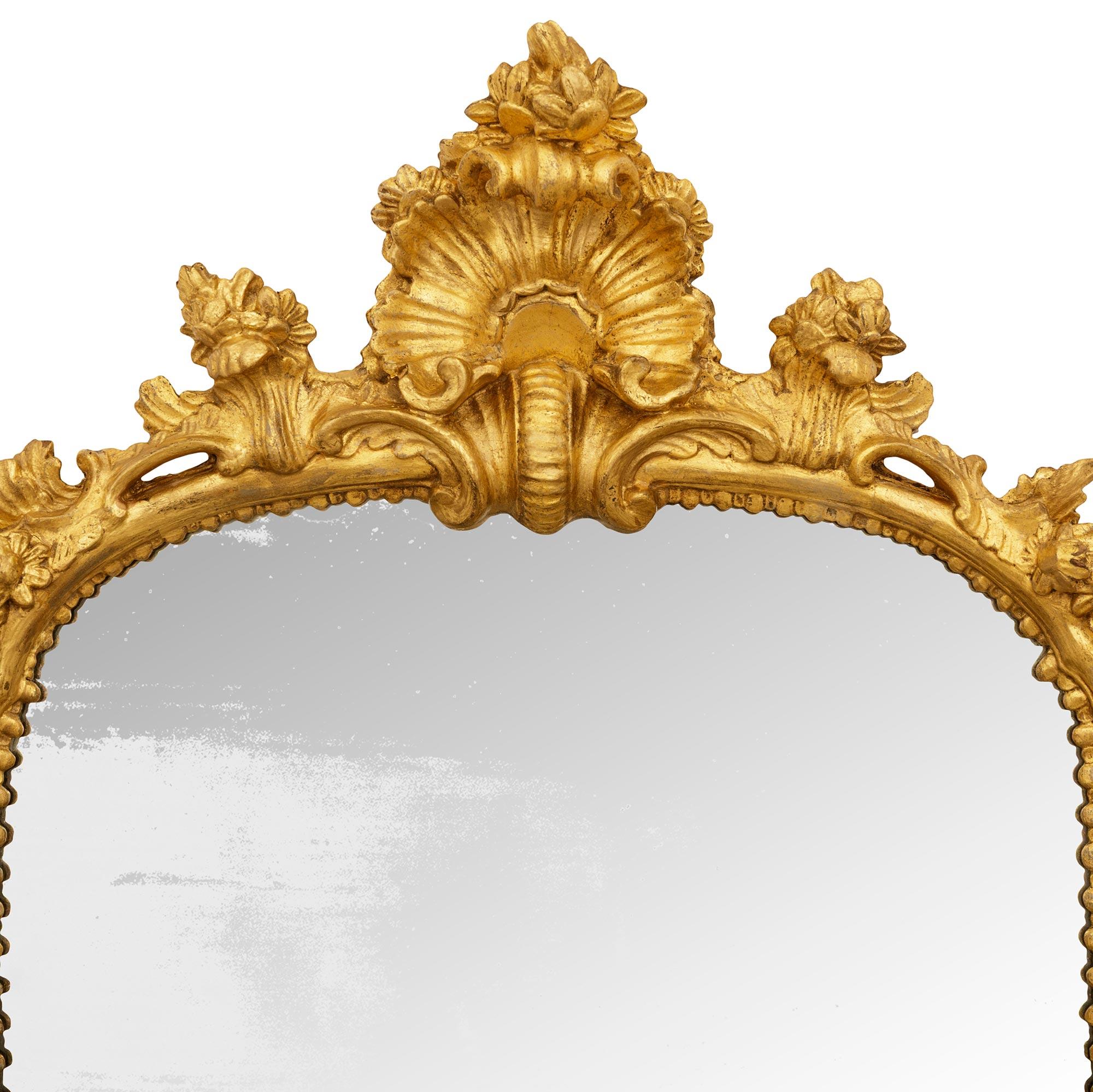 pair of Italian 18th century Giltwood and patinated Bronze mirrored sconces In Good Condition For Sale In West Palm Beach, FL