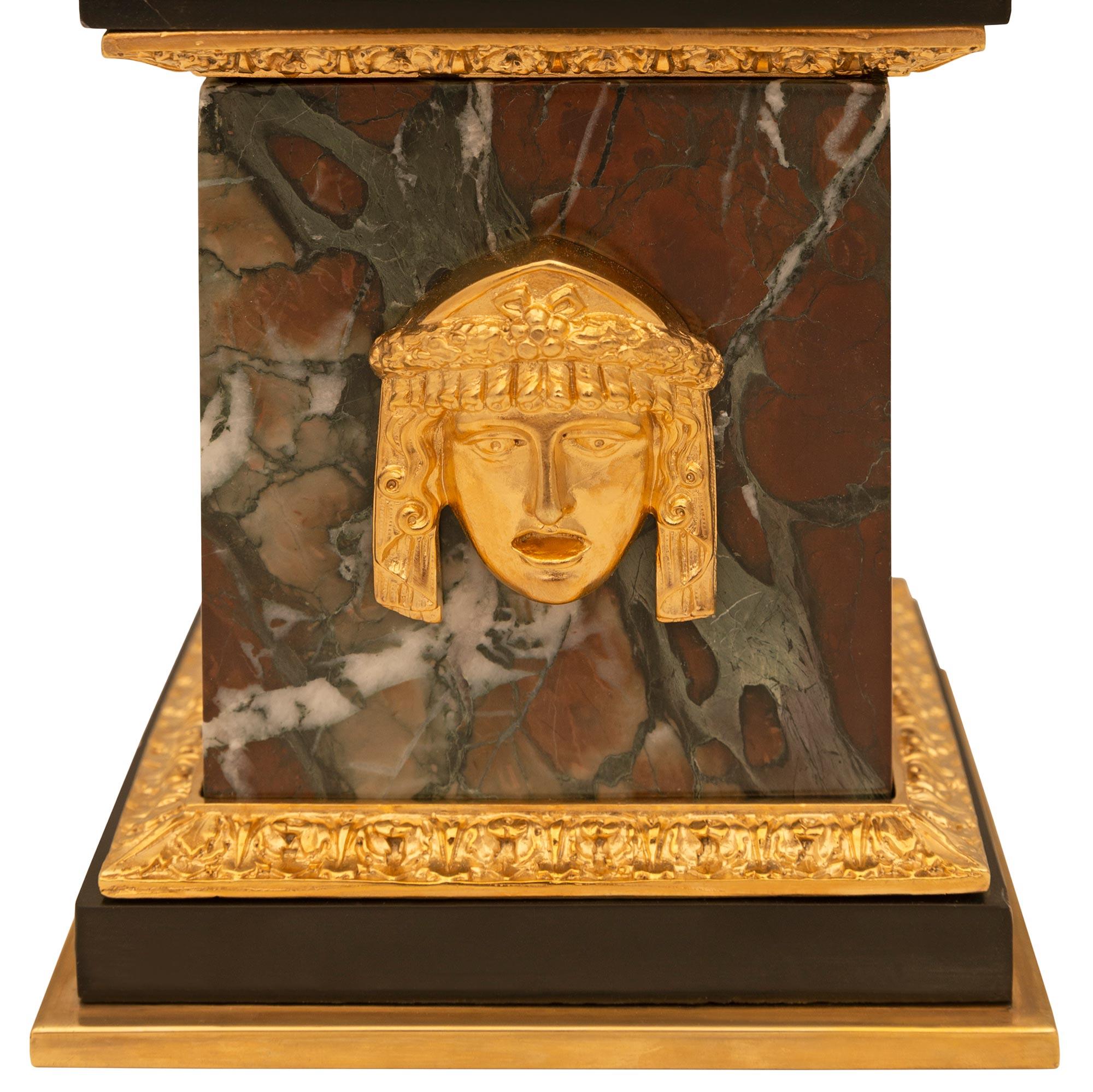 coppia di statue italiane del XVIII secolo del periodo del Grand Tour in marmo e Ormolu in vendita 3