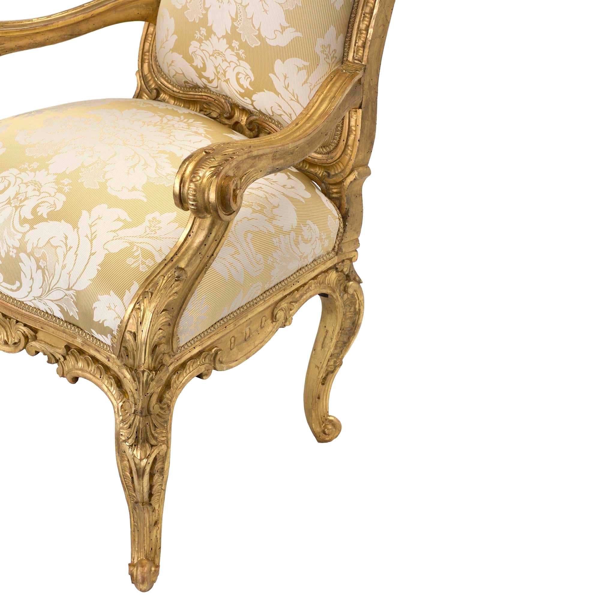 Bois doré Paire de fauteuils trônes italiens d'époque Louis XV du 18ème siècle en vente