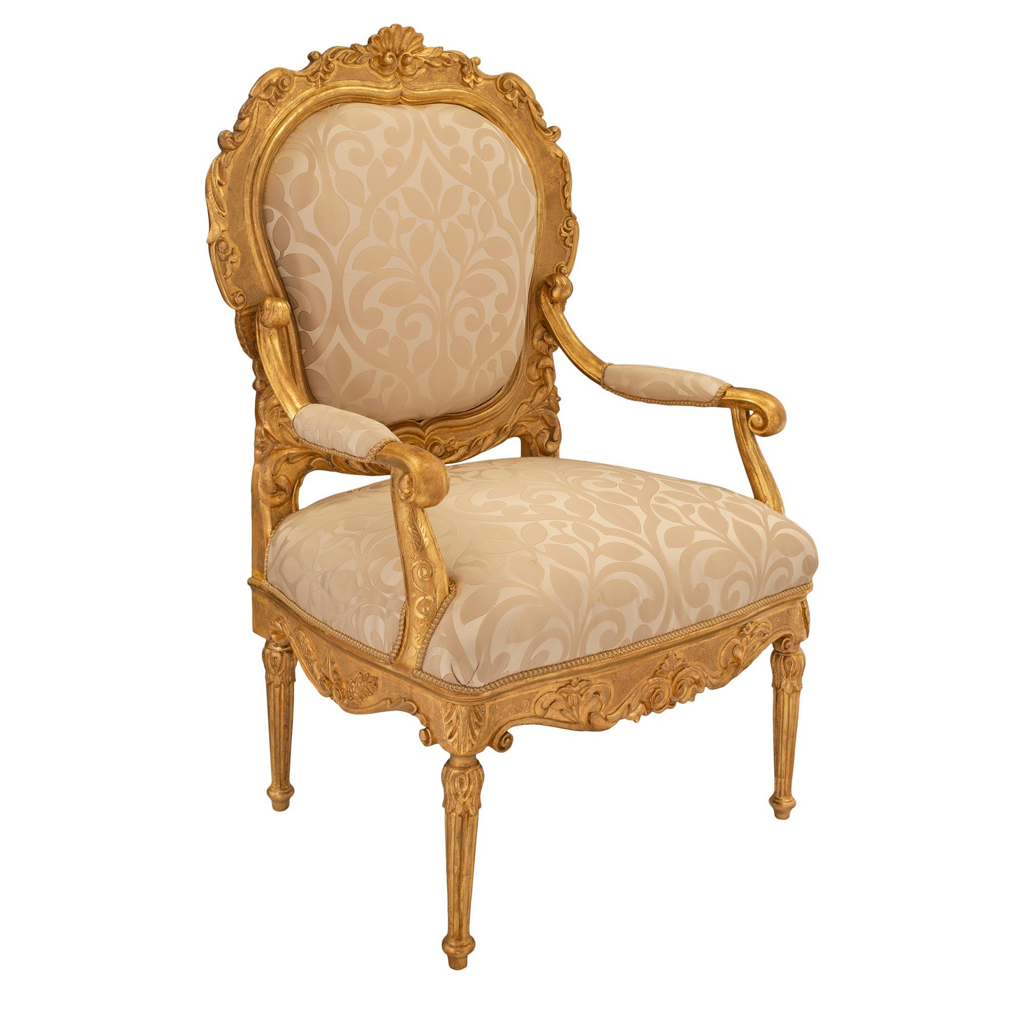 Pair of Italian 18th Century Louis XV/XVI Giltwood Throne Armchairs In Good Condition For Sale In West Palm Beach, FL