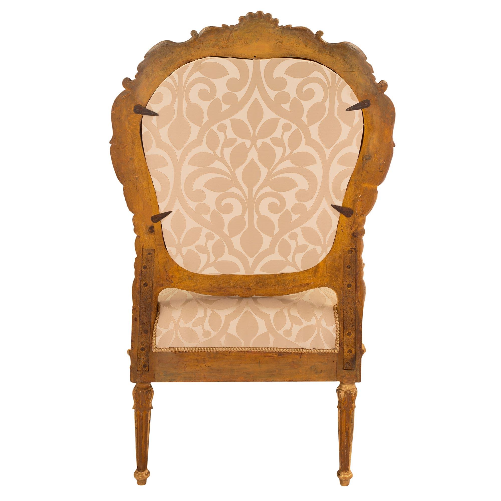 Bois doré Paire de fauteuils trônes italiens Louis XV/XVI du 18ème siècle en vente