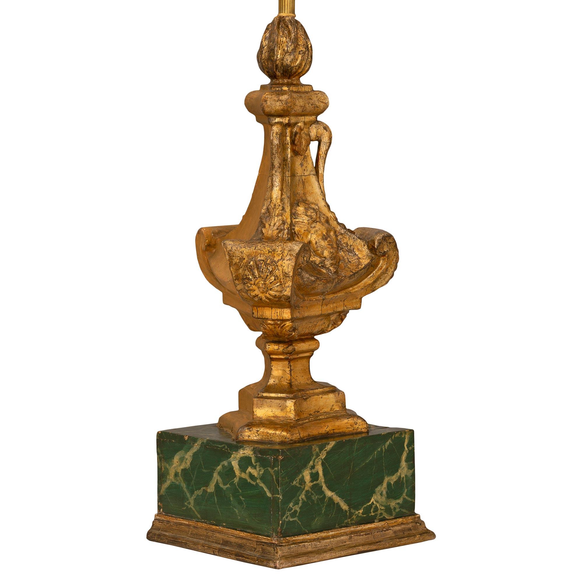 Paar italienische geschnitzte Mekka-Lampen aus dem 18. Jahrhundert aus der Louis-XVI.-Periode (Louis XVI.) im Angebot