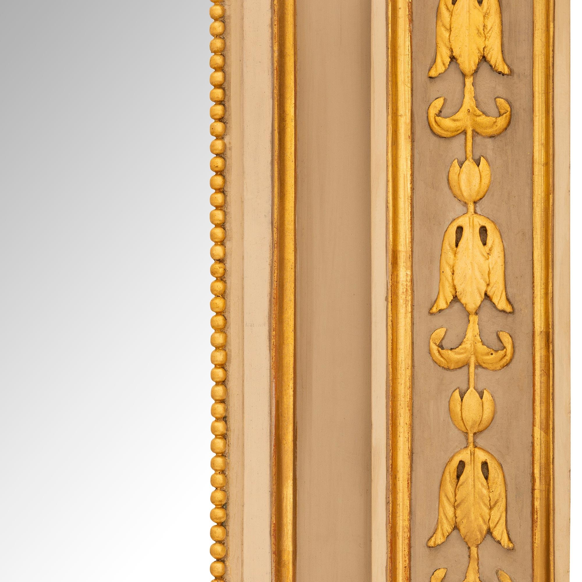 Specchio coppia di specchi italiani del XVIII secolo, periodo Luigi XVI, patinati e in legno dorato in vendita