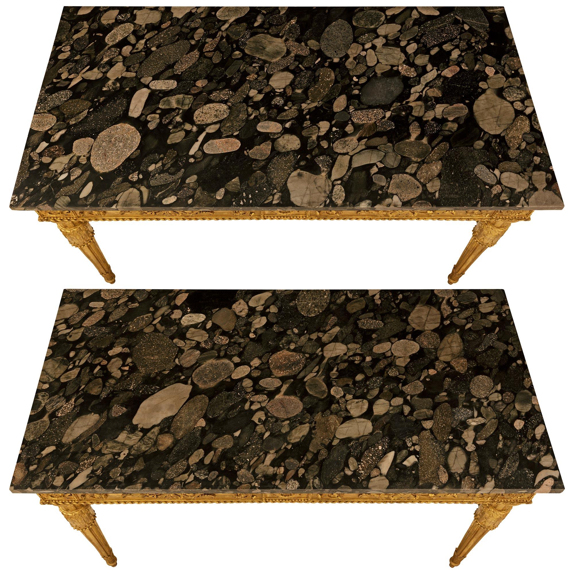 Pareja de consolas italianas del siglo XVIII, estilo Luis XVI, de madera dorada y mármol Breccia en venta 3