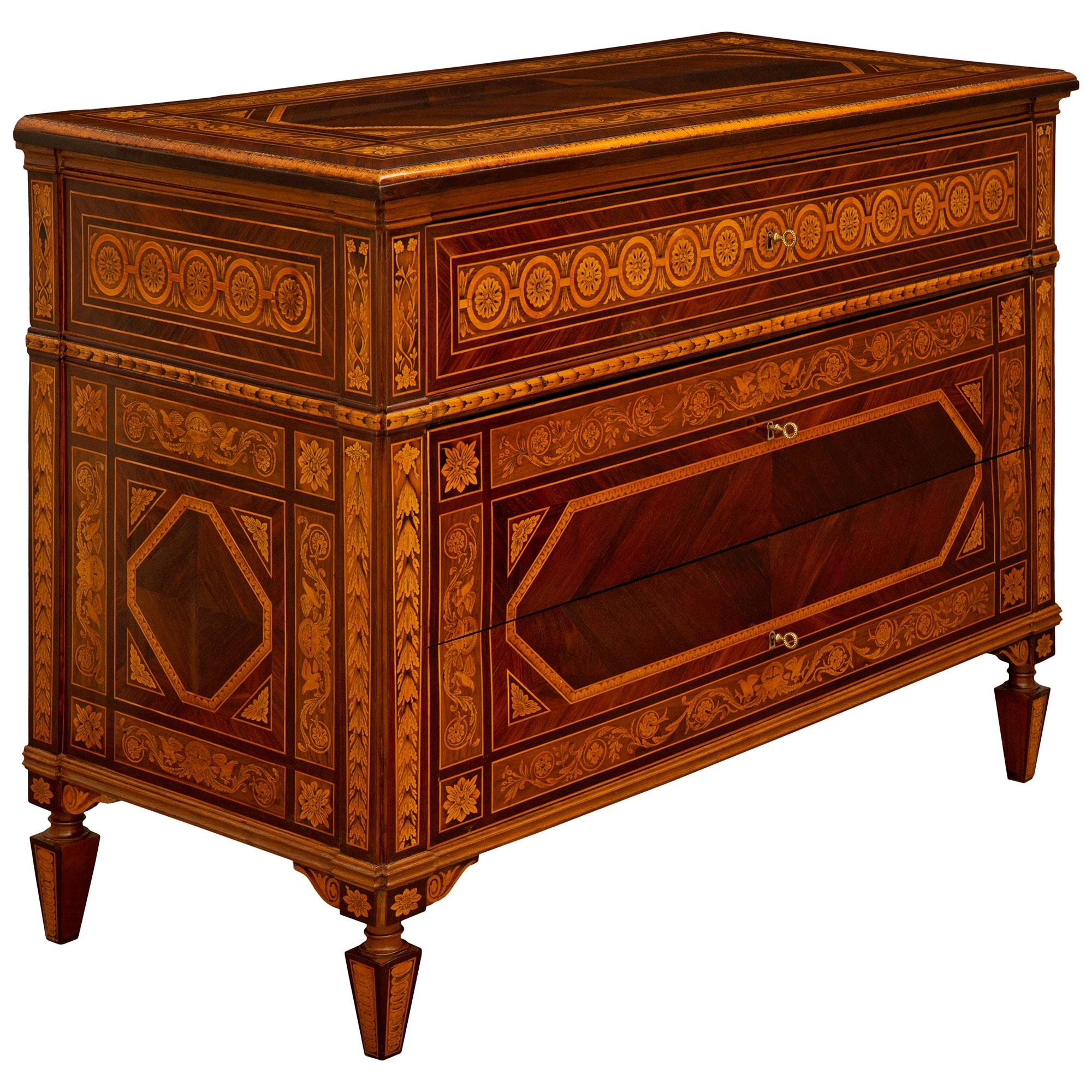 Paar italienische Kommoden aus Tulipwood und Kingwood im Stil Louis XVI des 18. (Louis XVI.) im Angebot