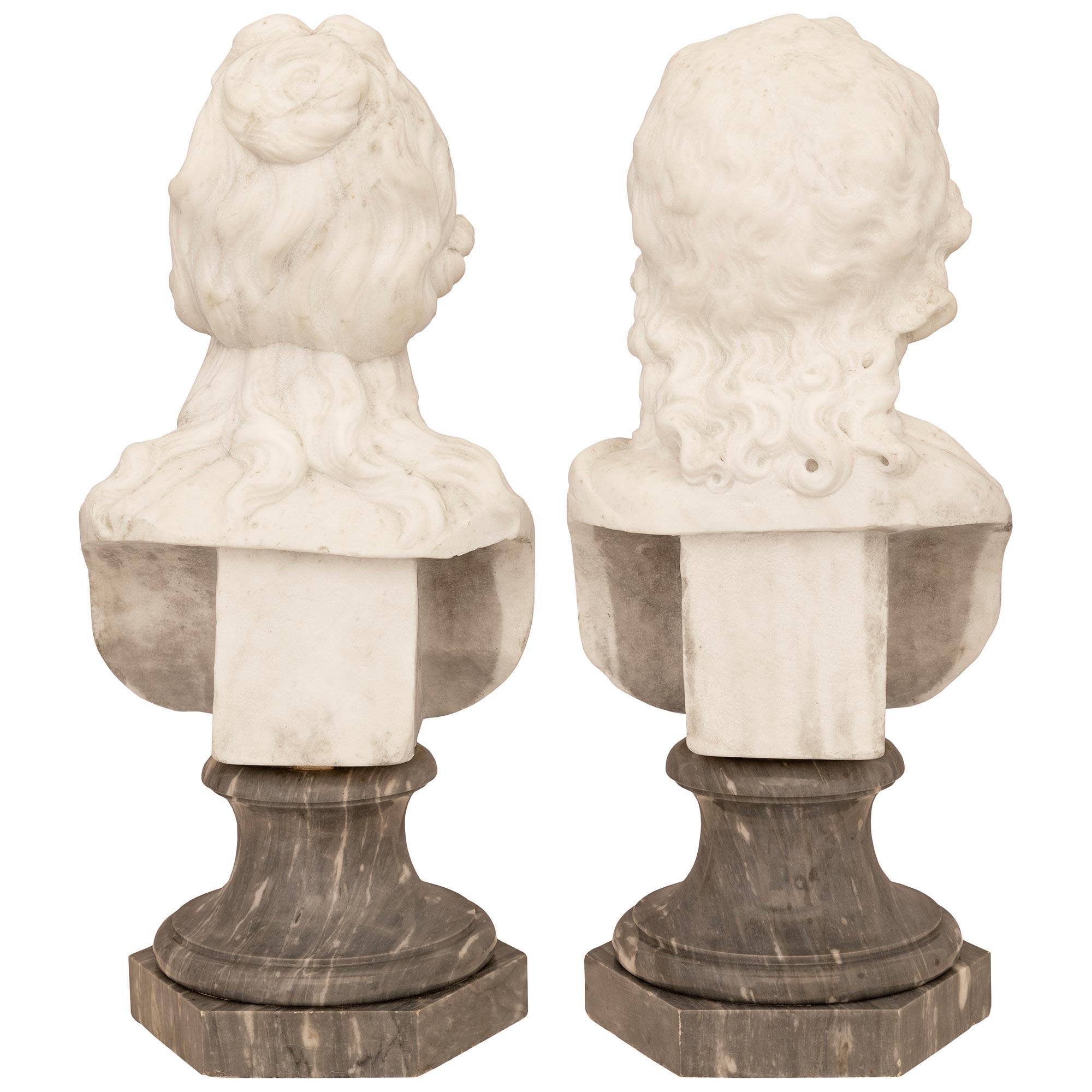 Pareja de bustos italianos del siglo XVIII Luis XVI de Carrara blanca y Santa Ana gris en venta 4