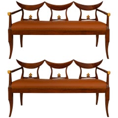 Pareja de bancos neoclásicos italianos del siglo XVIII de madera de nogal y giltwood