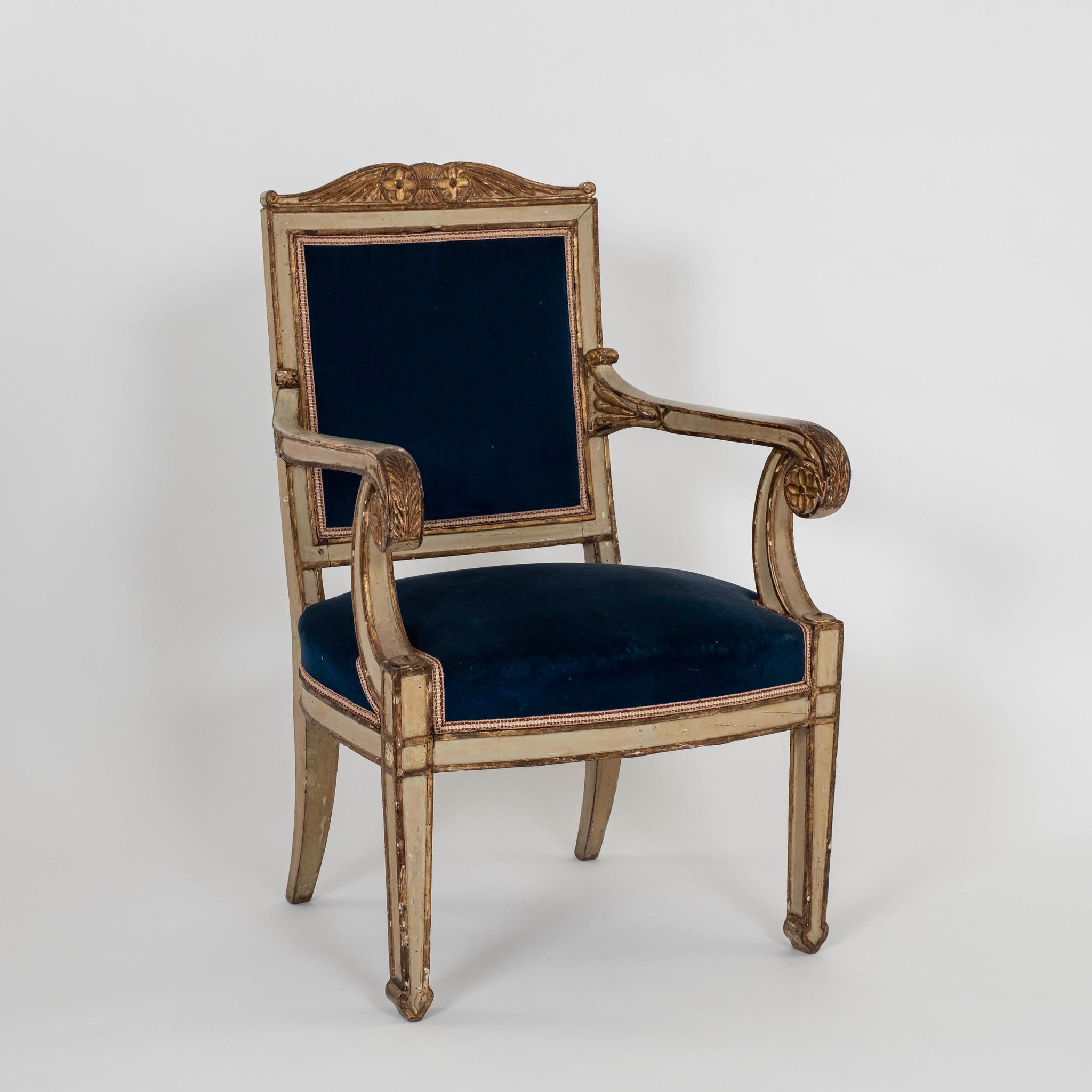 Pair of Italian 18th Century Neoclassical Painted Parcel Gilt Armchairs In Good Condition In Houston, TX
