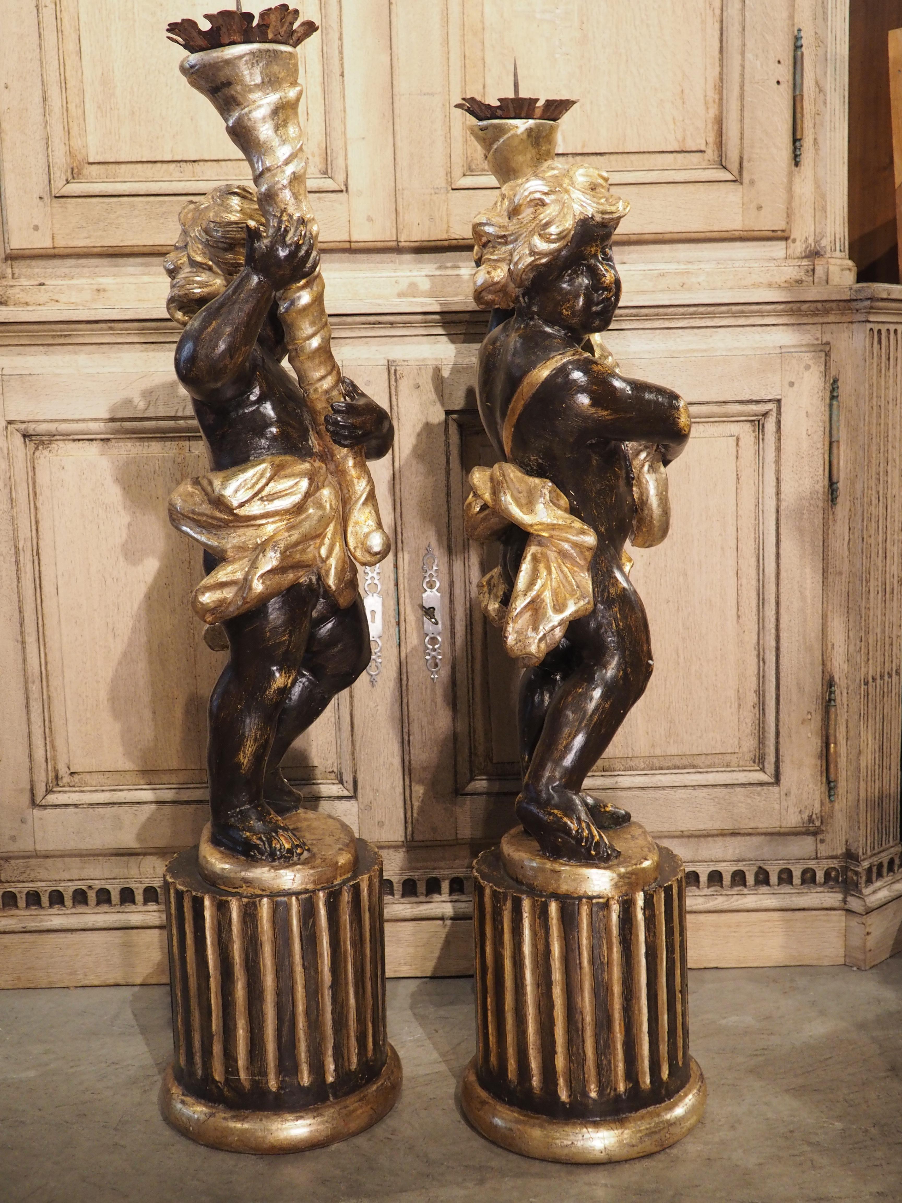Pair of Italian 18th Century Painted and Gilt Putti with Cornucopia Torcheres For Sale 7
