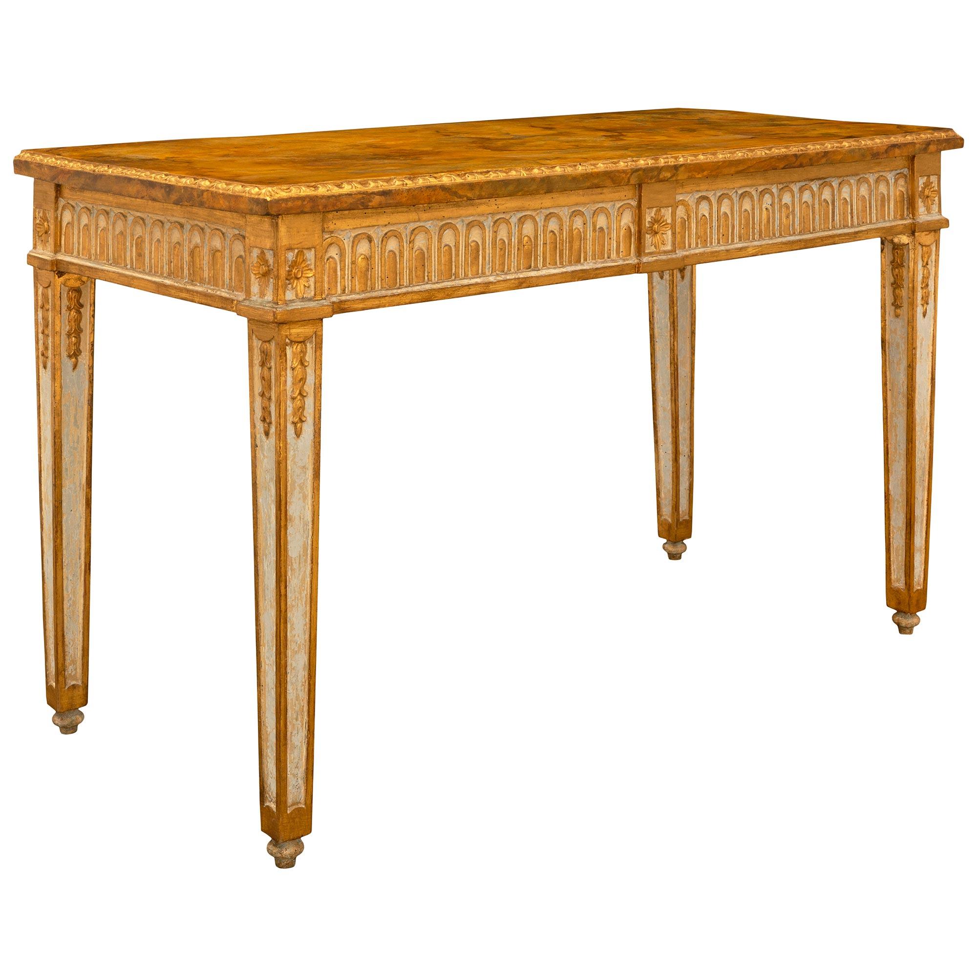 Paar italienische Konsolen aus patiniertem Giltwood und Kunstmarmor aus dem 18. (Louis XVI.) im Angebot