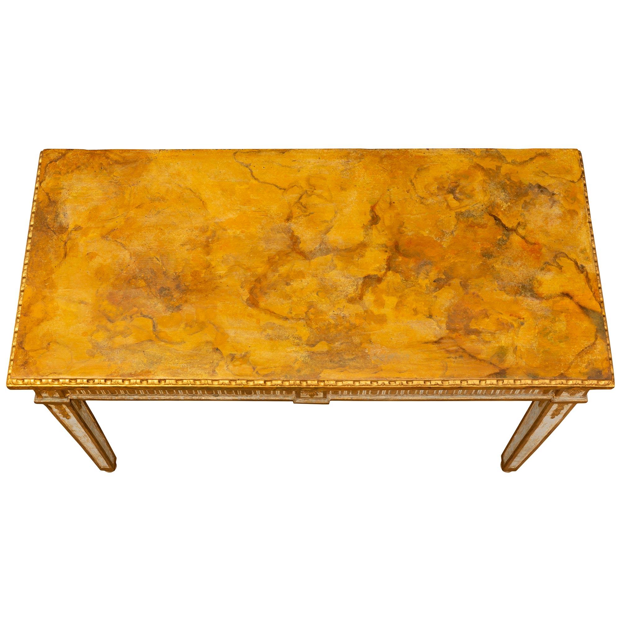 Paar italienische Konsolen aus patiniertem Giltwood und Kunstmarmor aus dem 18. im Angebot 2