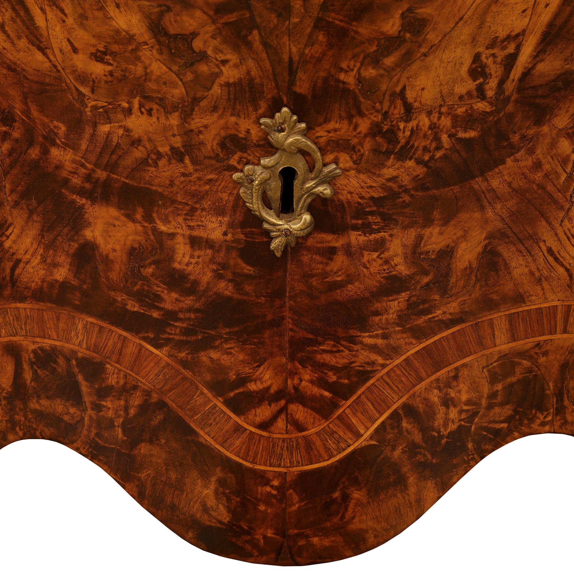 pair of Italian 18th century Rococo Period Walnut and Fruitwood commodes im Angebot 1