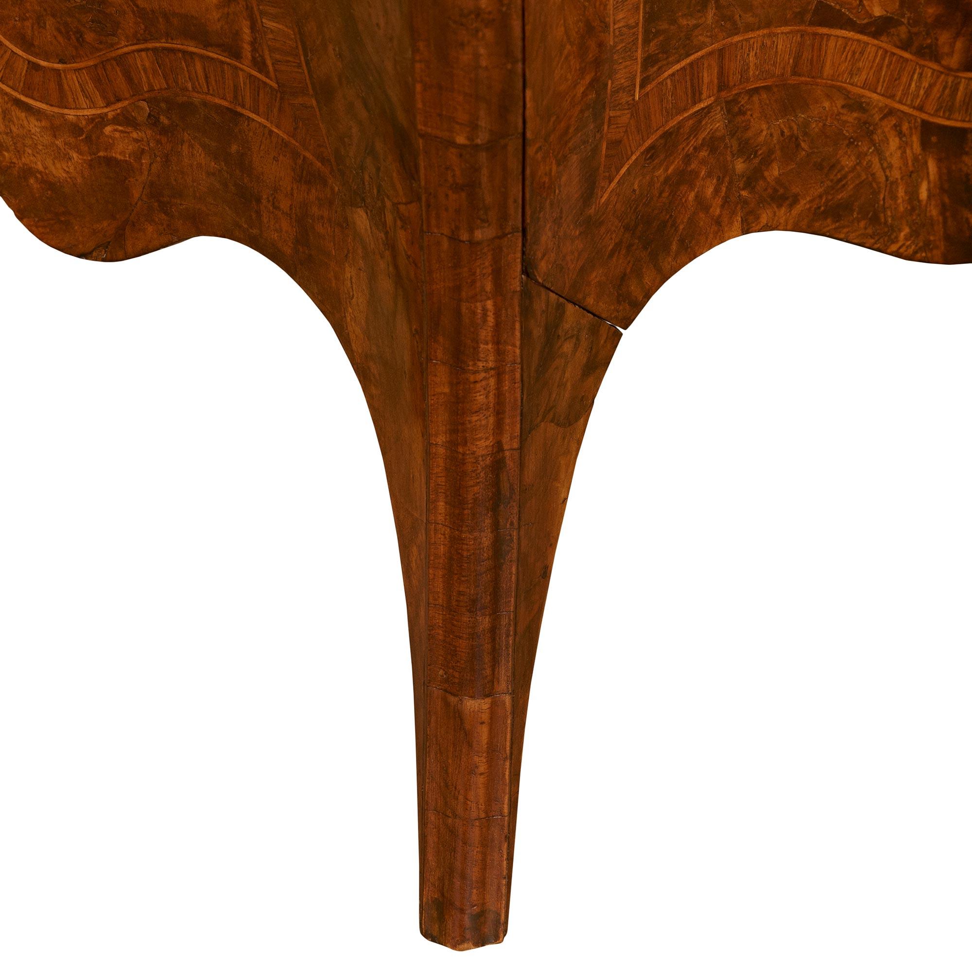 pair of Italian 18th century Rococo Period Walnut and Fruitwood commodes im Angebot 2