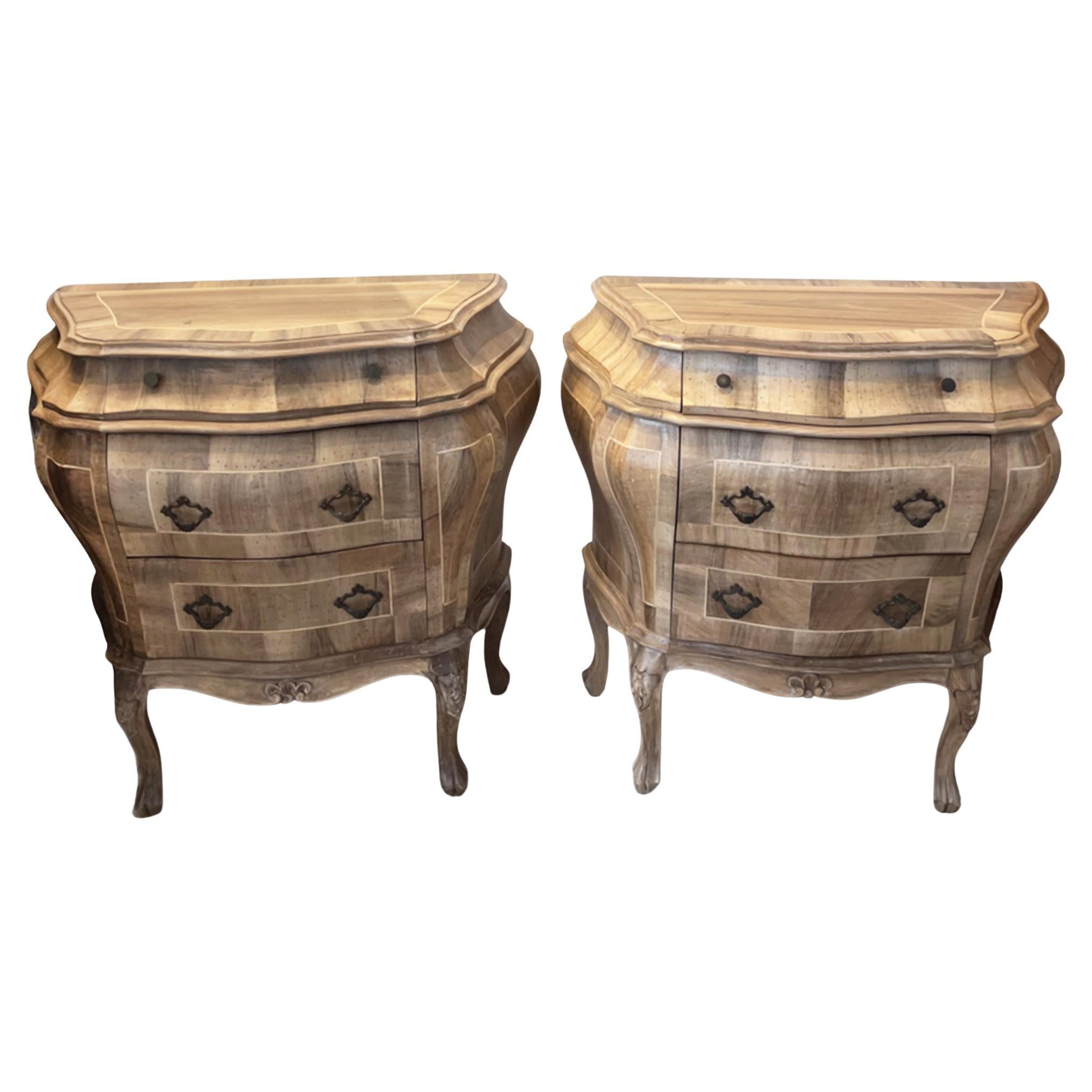 Paire de commodes à bombes italiennes du XVIIIe siècle en vente