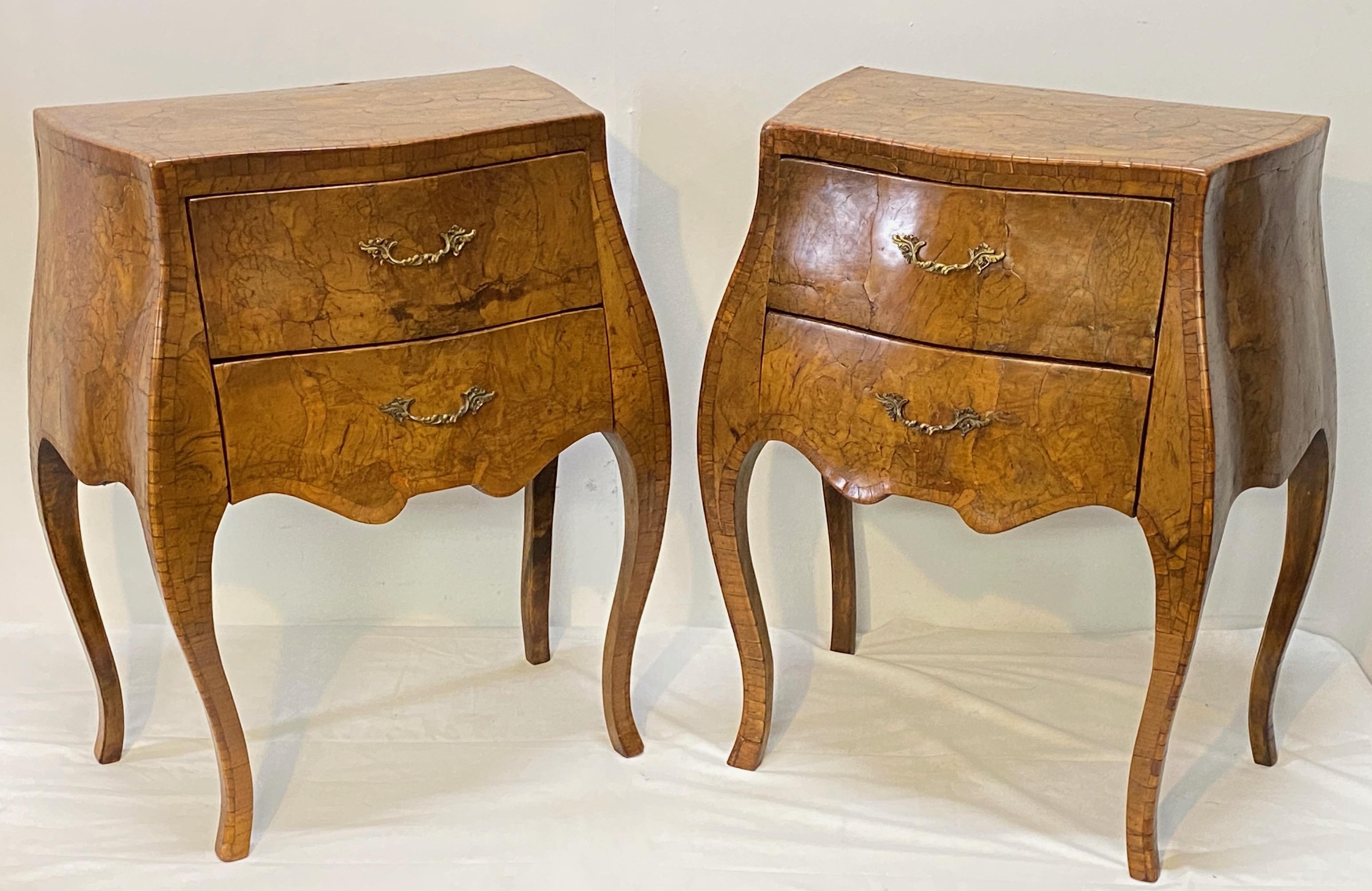 Veneer Pair of Italian 18th Century Walnut Bedside Chests Night Stand Tables  For Sale