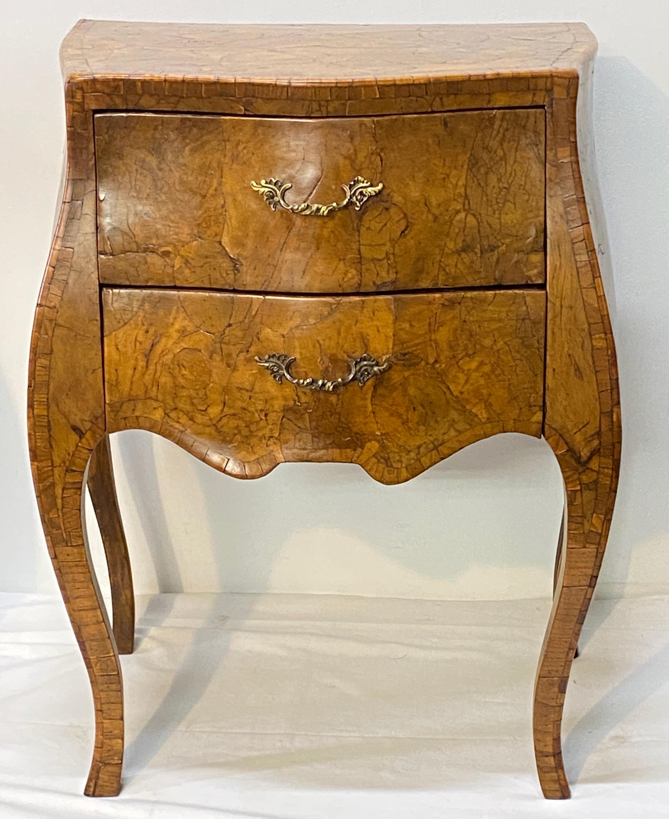 18th Century and Earlier Pair of Italian 18th Century Walnut Bedside Chests Night Stand Tables  For Sale