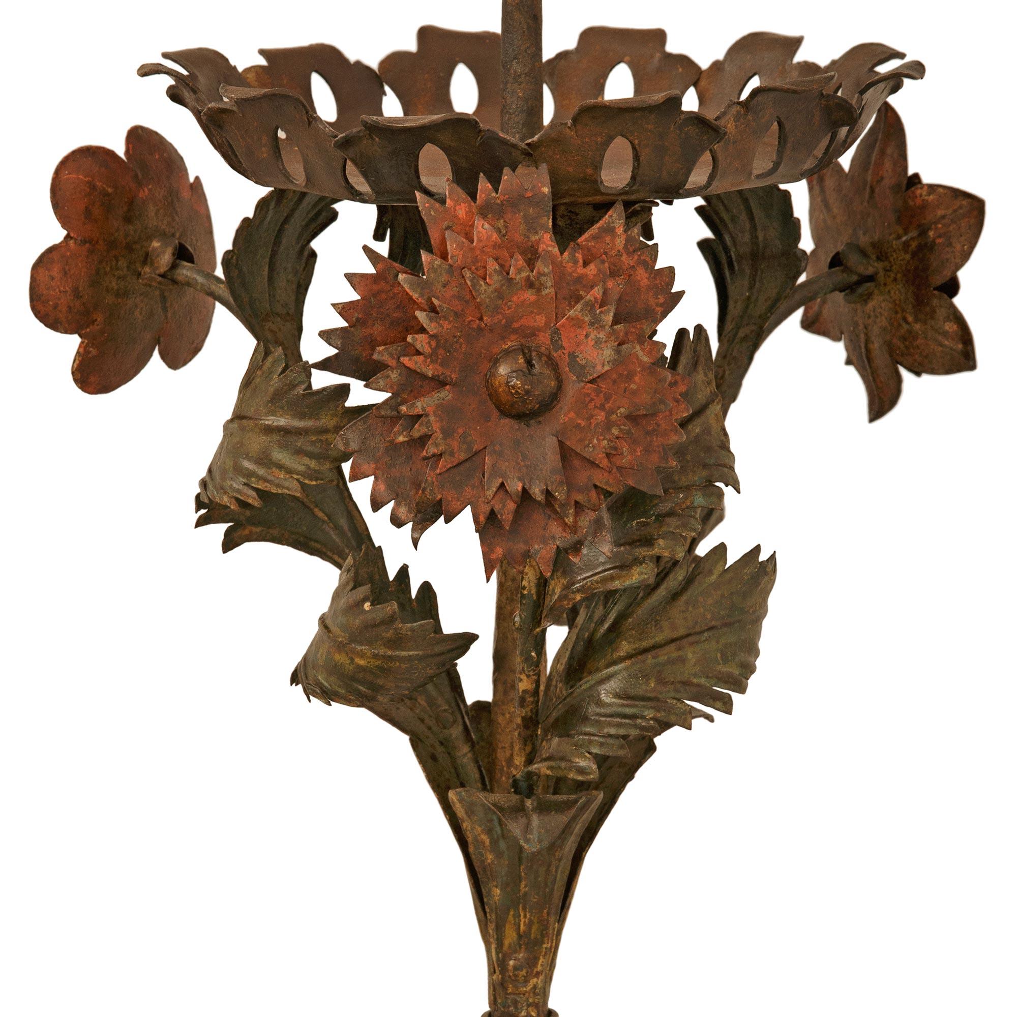 coppia di candelabri italiani del XVIII secolo in ferro battuto e ottone In condizioni buone in vendita a West Palm Beach, FL