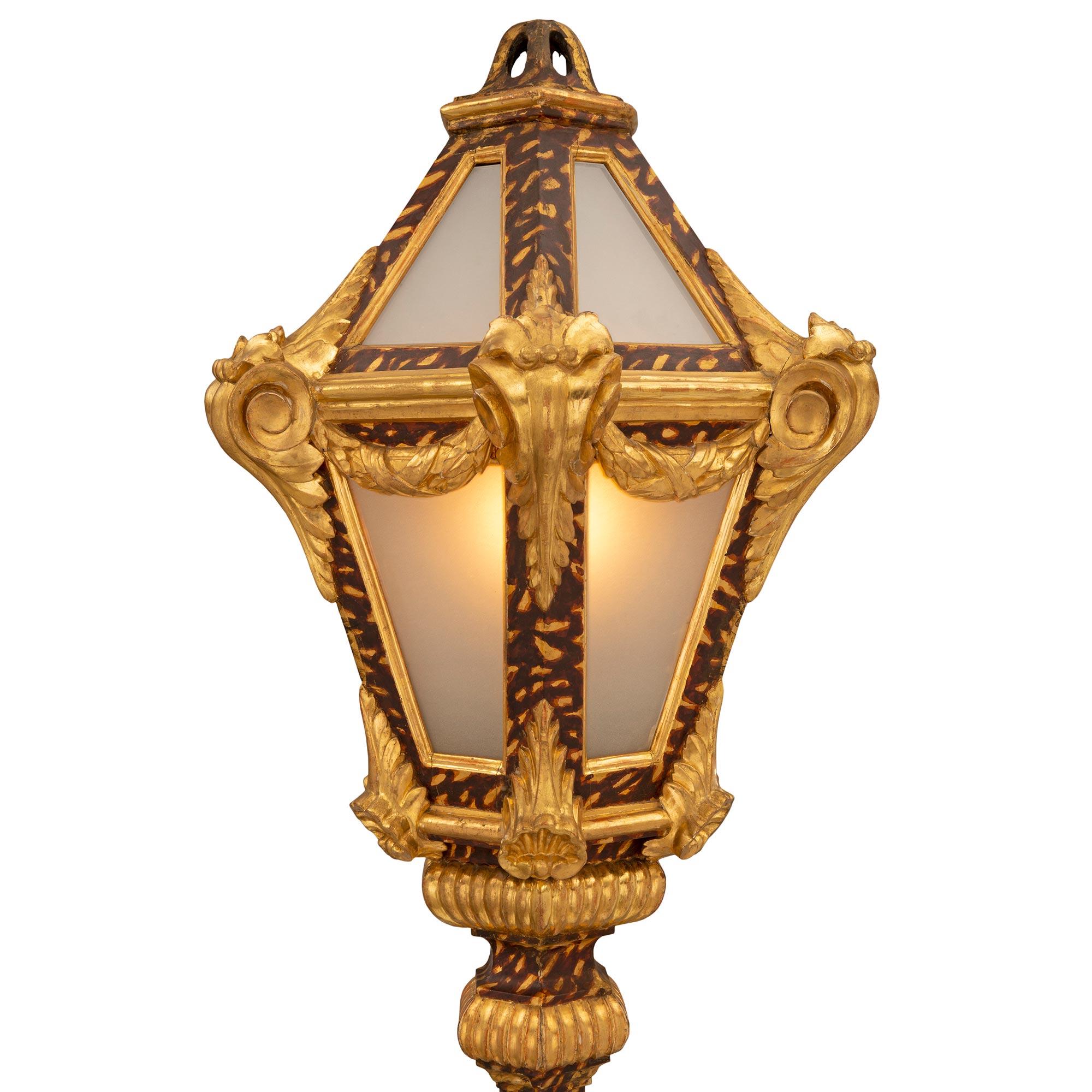 Paire de lampadaires de style vénitien italien du 18ème siècle Bon état - En vente à West Palm Beach, FL