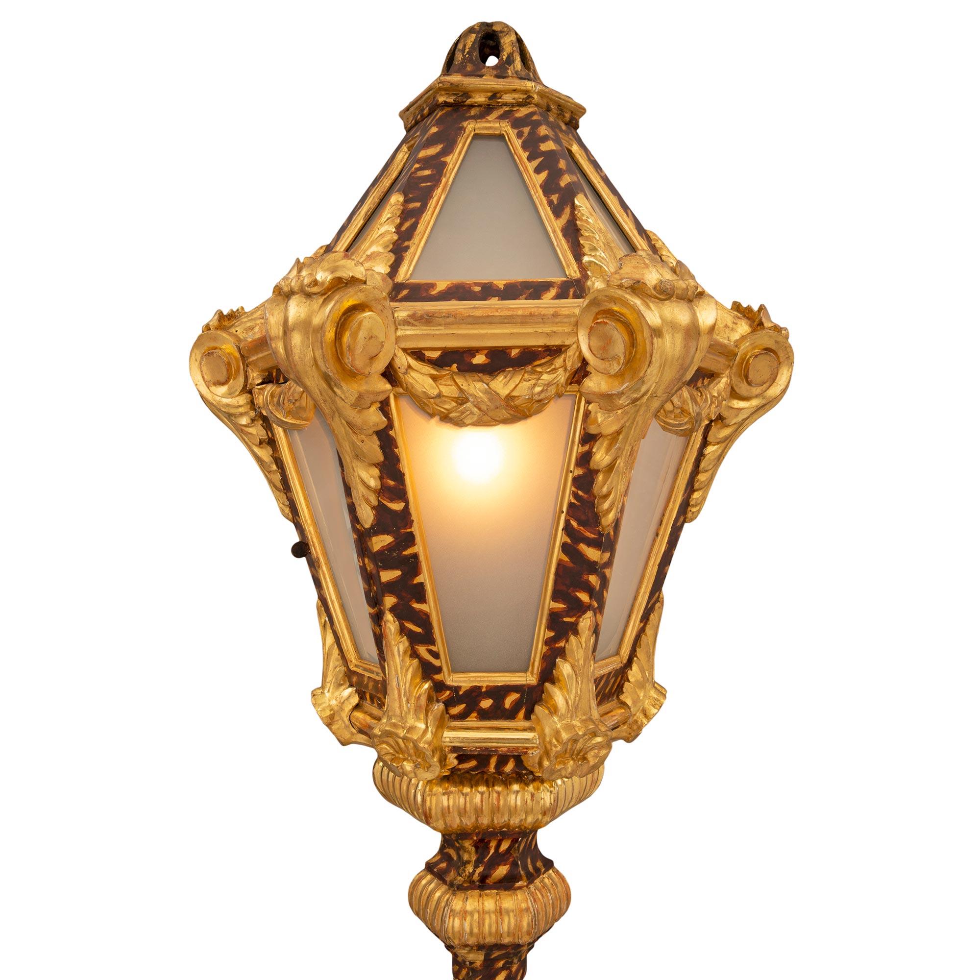 XVIIIe siècle et antérieur Paire de lampadaires de style vénitien italien du 18ème siècle en vente