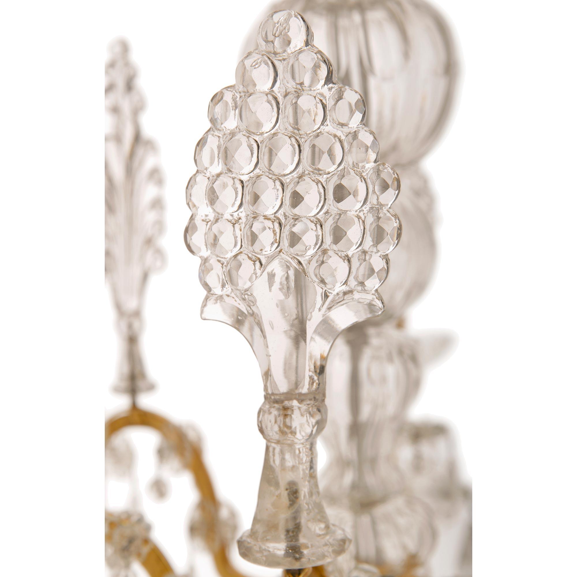 Métal Paire de lustres vénitiens italiens du 18ème siècle en métal doré et cristal en vente