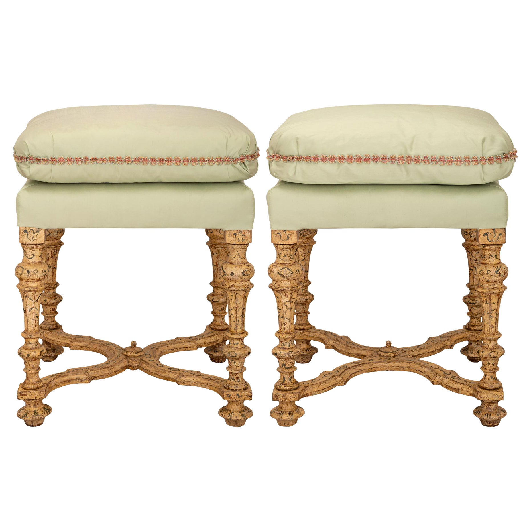 Pareja de taburetes patinados venecianos italianos del siglo XVIII