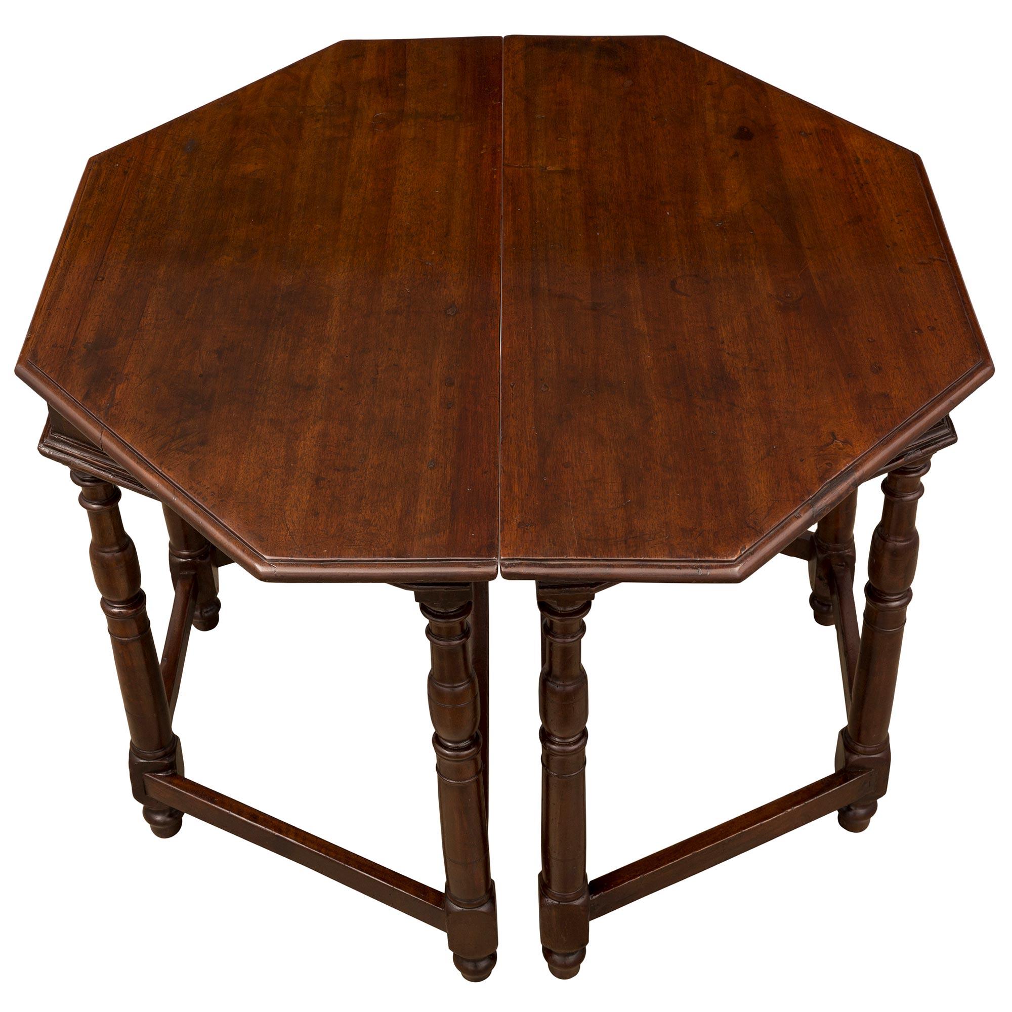 Pair of Italian 18th Century Walnut Consoles/Center Table from Tuscany In Good Condition In West Palm Beach, FL