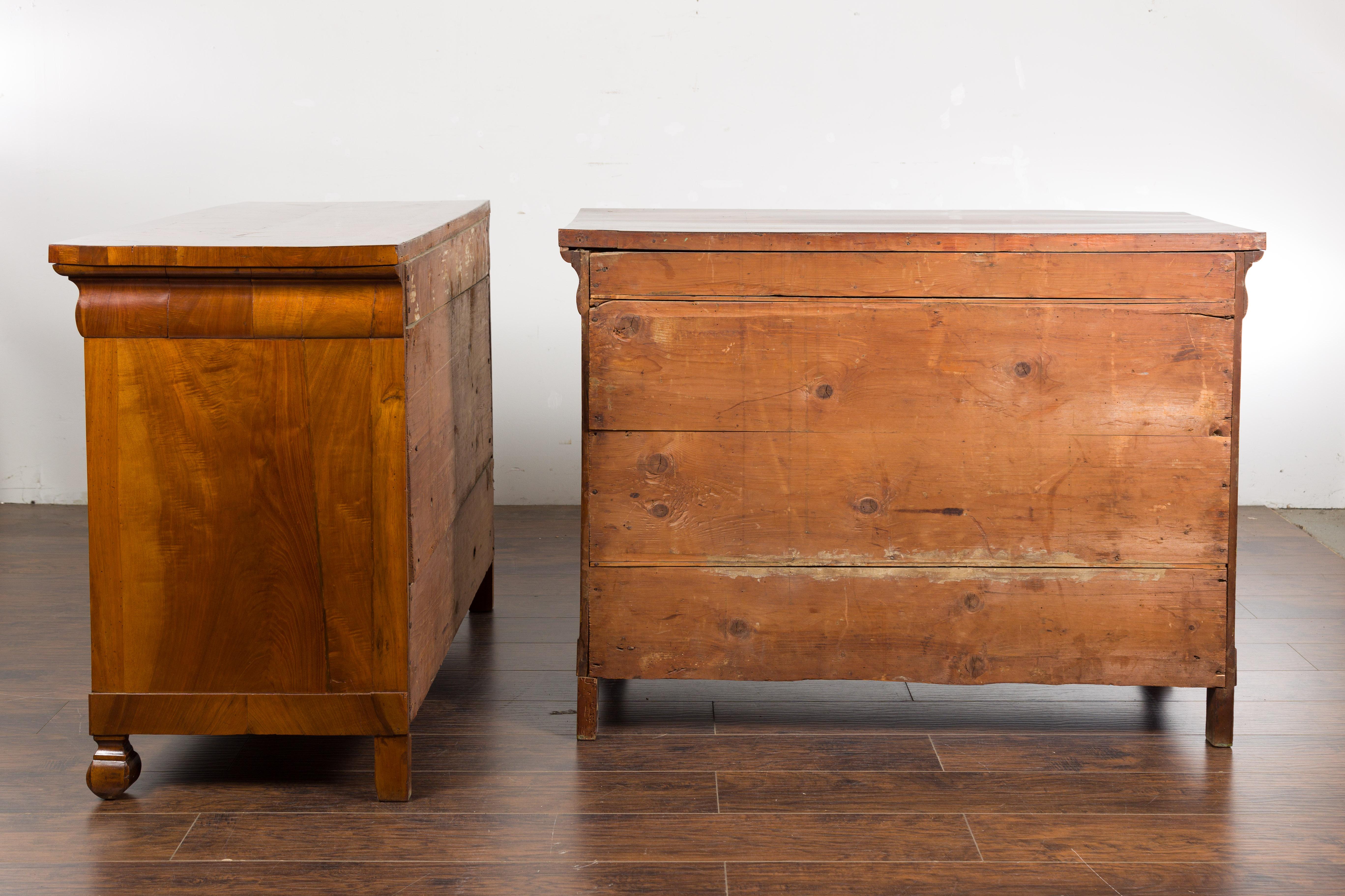 Pair of Italian 18th Century Walnut Four-Drawer Commodes with Bookmatched Veneer For Sale 11