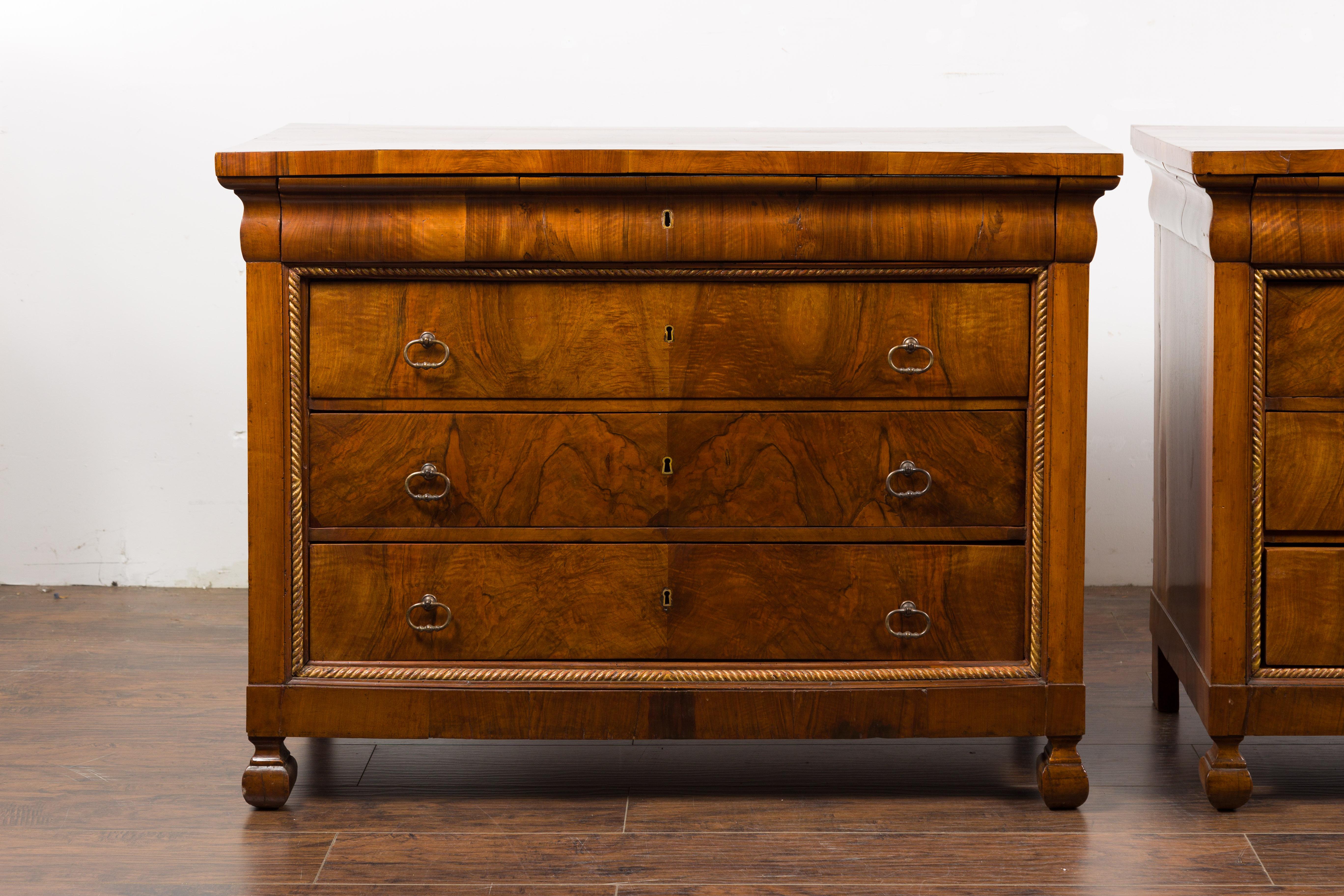 Pair of Italian 18th Century Walnut Four-Drawer Commodes with Bookmatched Veneer In Good Condition For Sale In Atlanta, GA