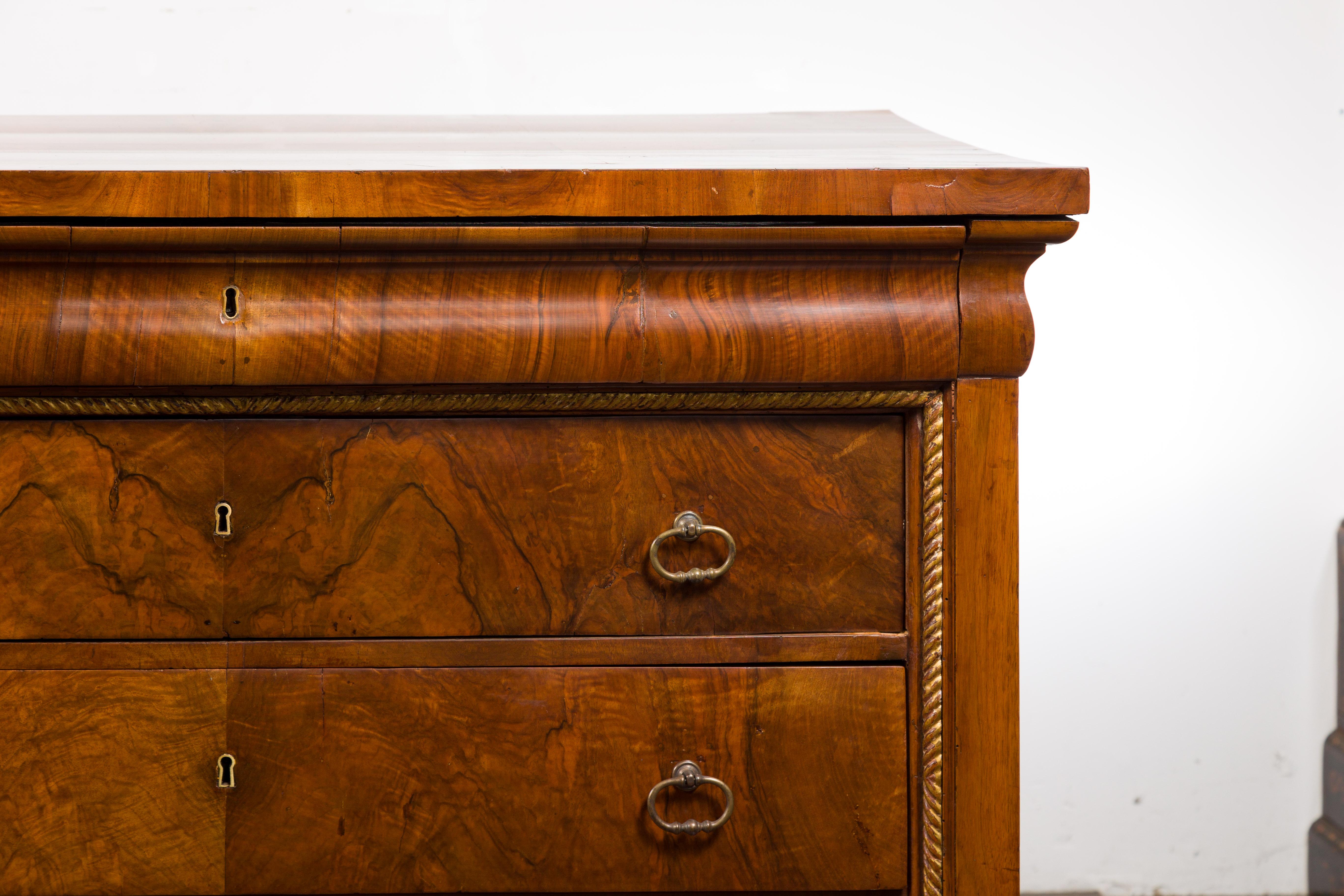Pair of Italian 18th Century Walnut Four-Drawer Commodes with Bookmatched Veneer For Sale 2