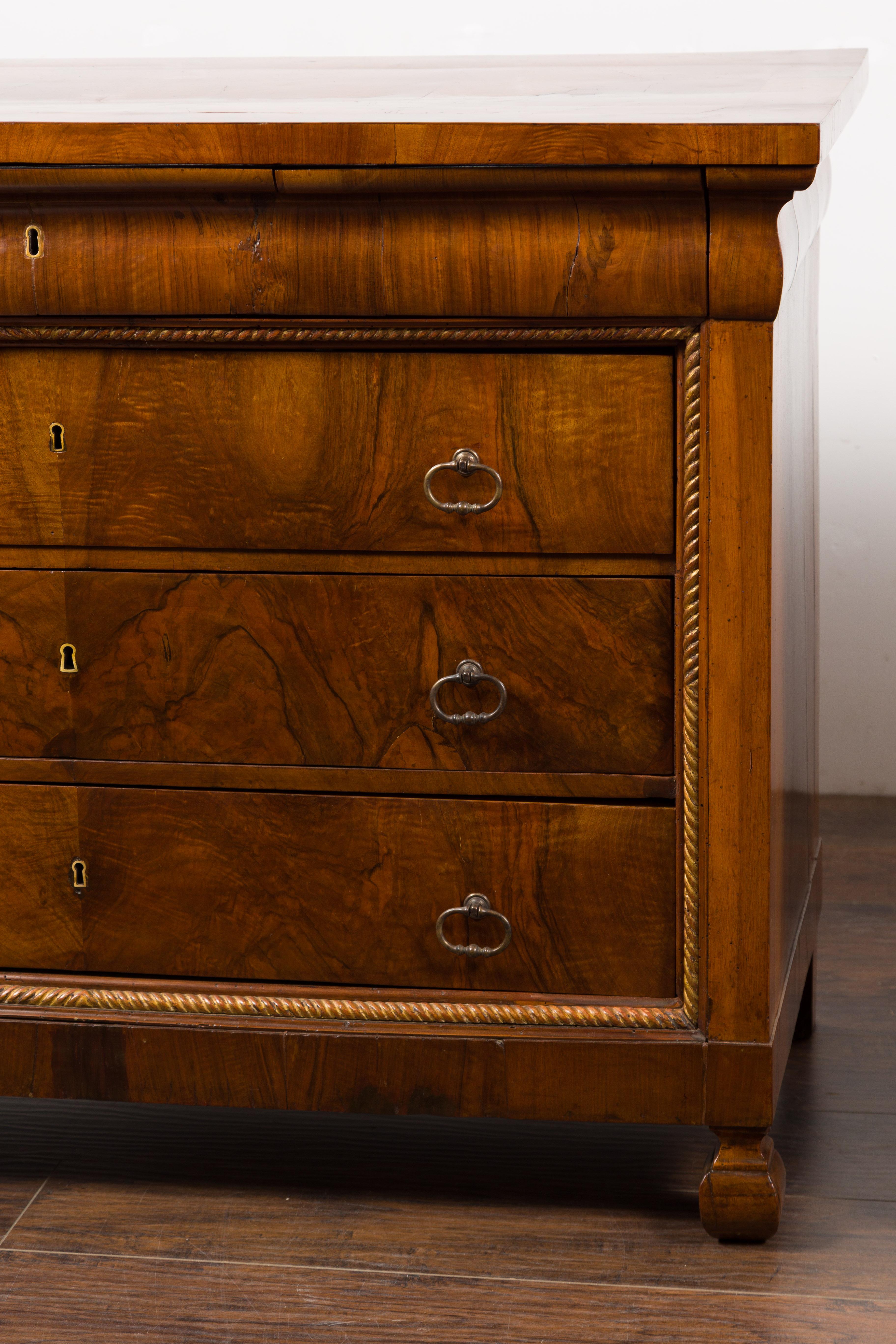 Pair of Italian 18th Century Walnut Four-Drawer Commodes with Bookmatched Veneer For Sale 3