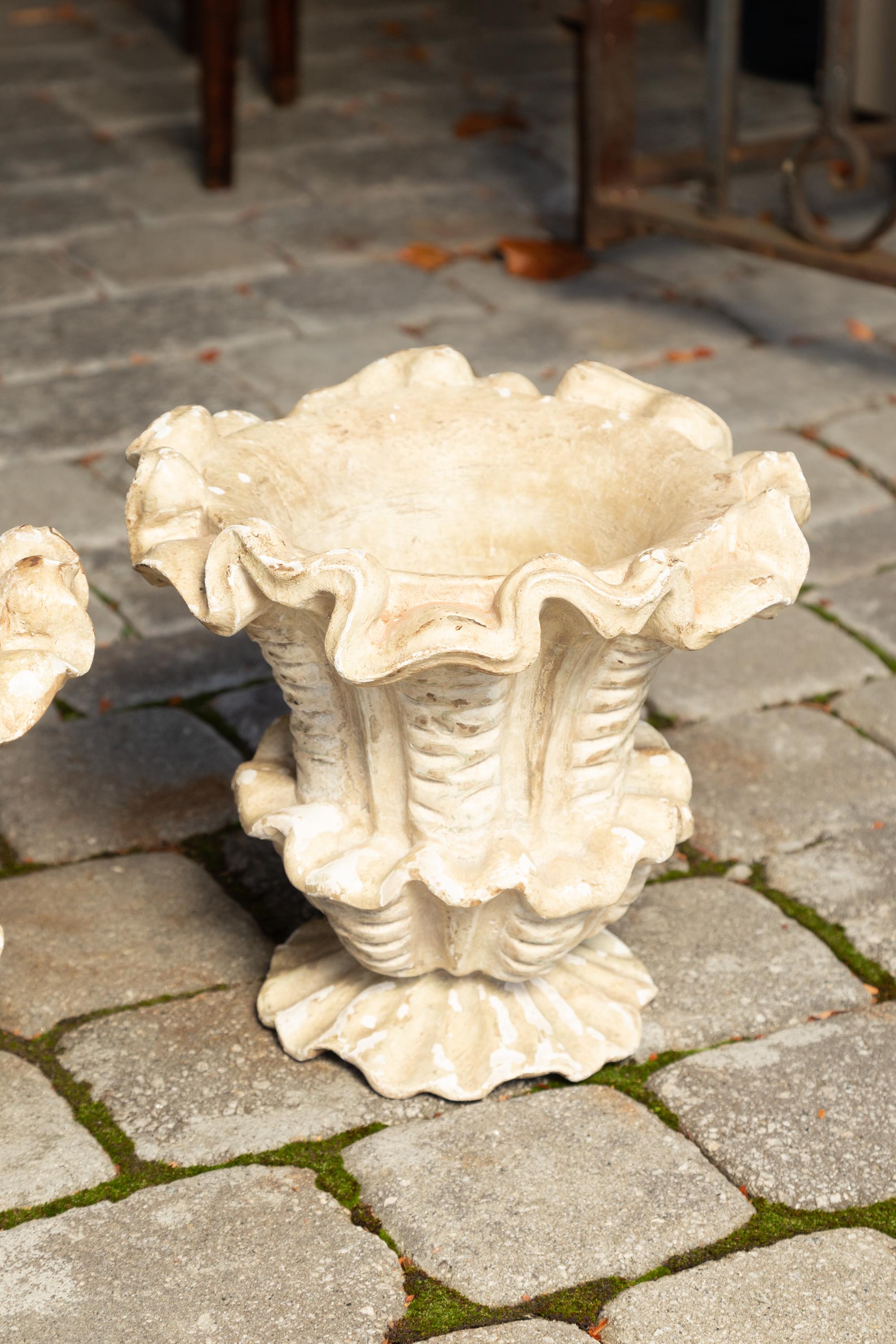 Pair of Italian 1930s Painted Floral Shaped Wooden Urns with Grooved Accents For Sale 5