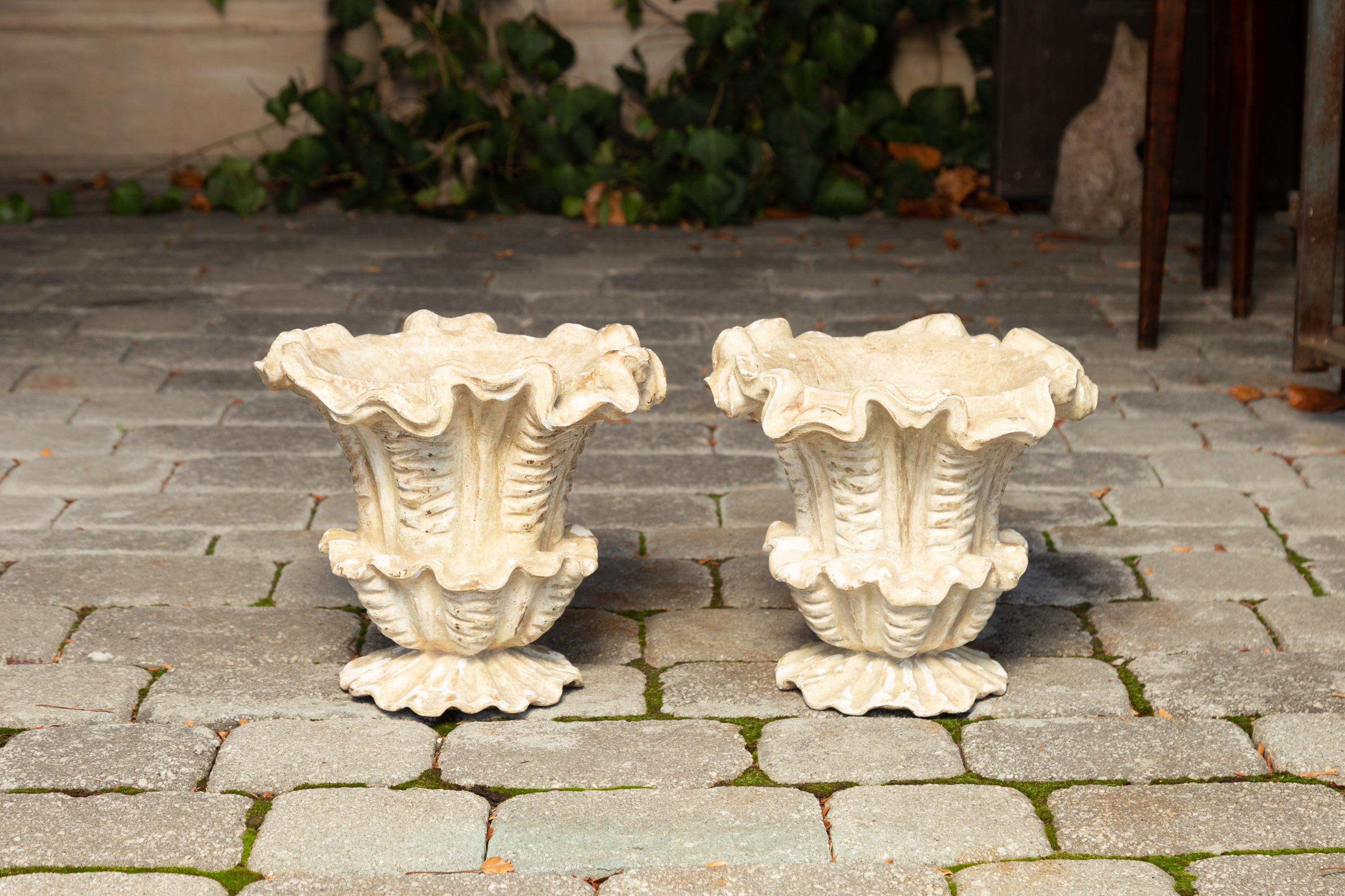 Carved Pair of Italian 1930s Painted Floral Shaped Wooden Urns with Grooved Accents For Sale