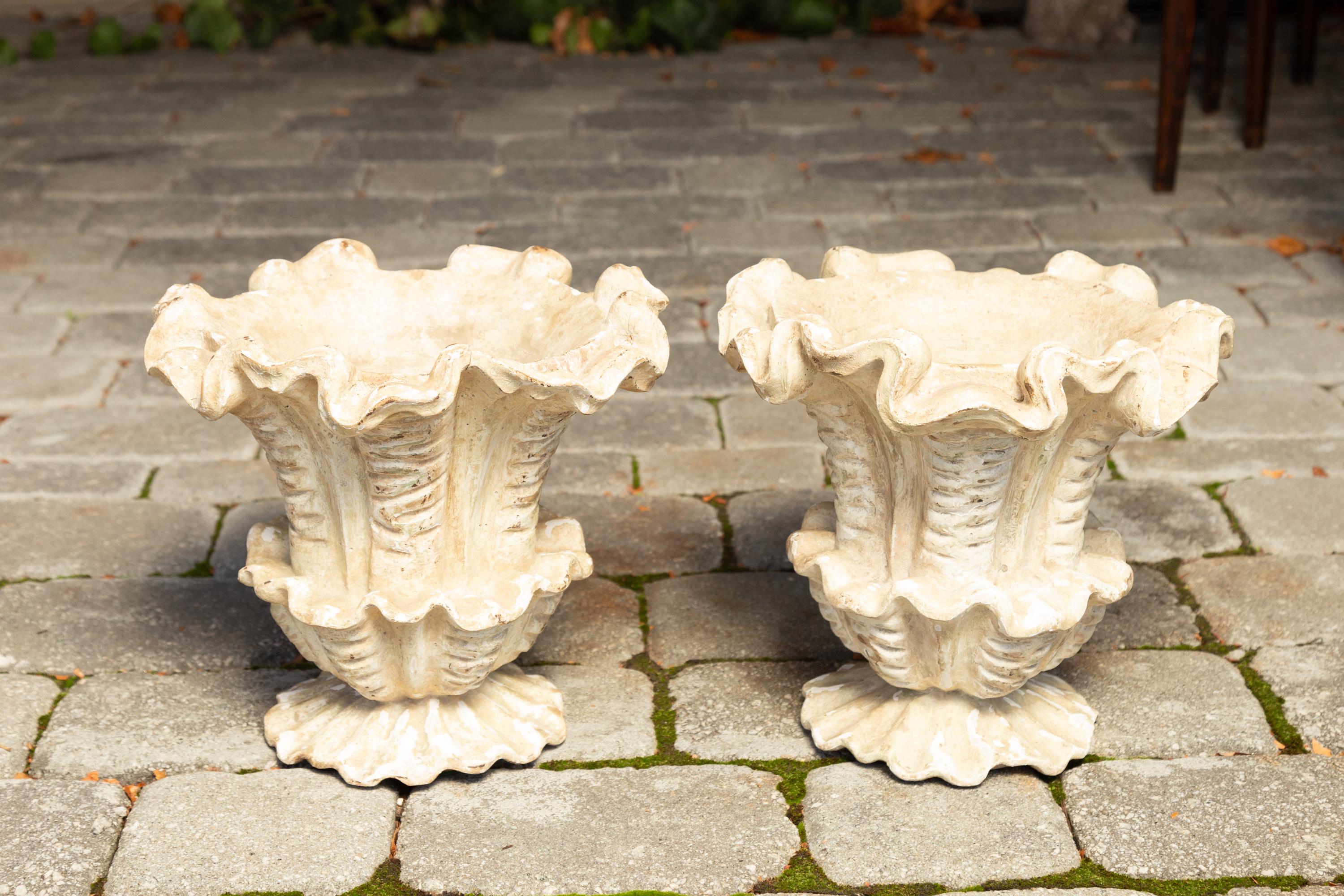 Pair of Italian 1930s Painted Floral Shaped Wooden Urns with Grooved Accents For Sale 1
