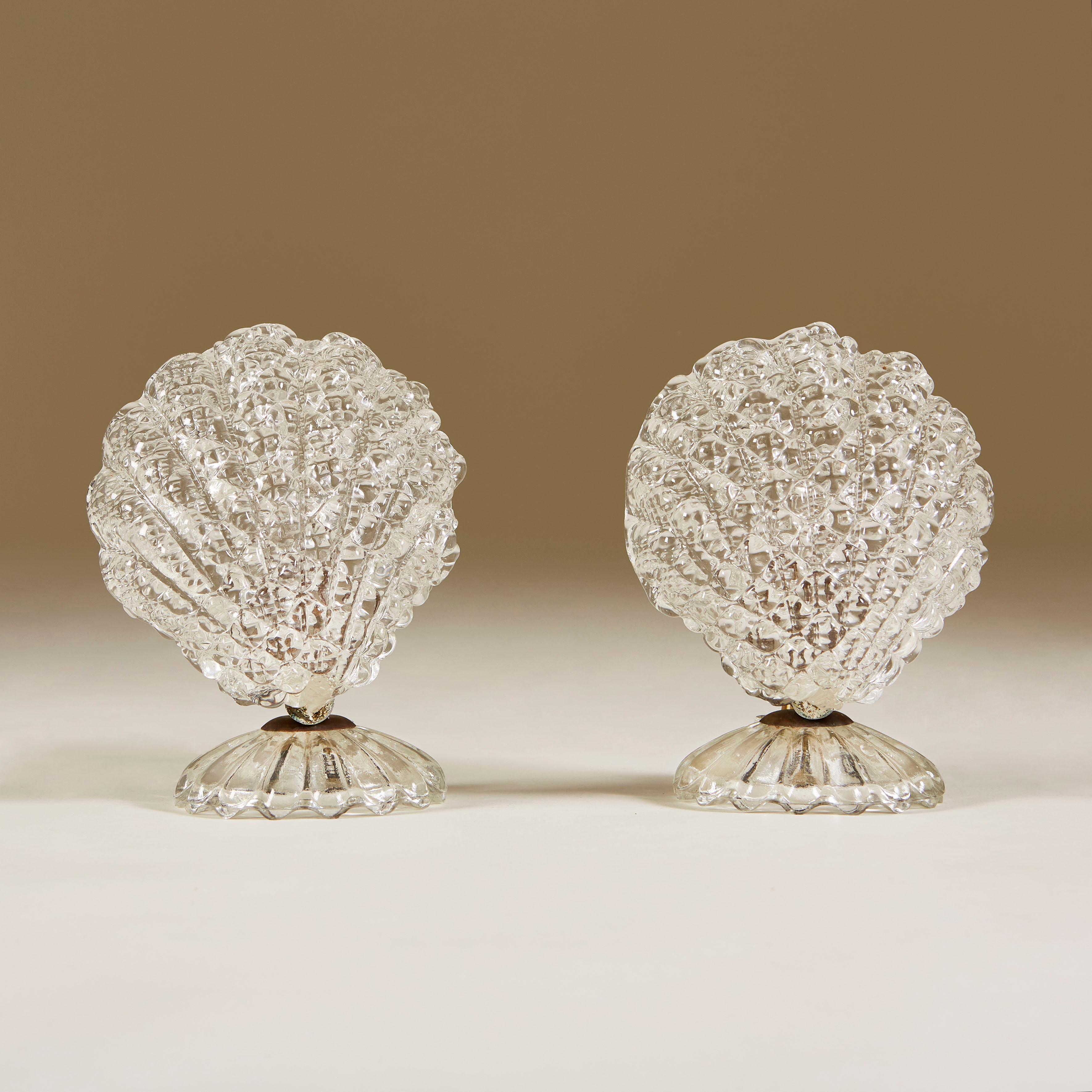 Ottone Pair of Italian 1940s small Barovier e Toso 'Shell'  Table Lamps in vendita