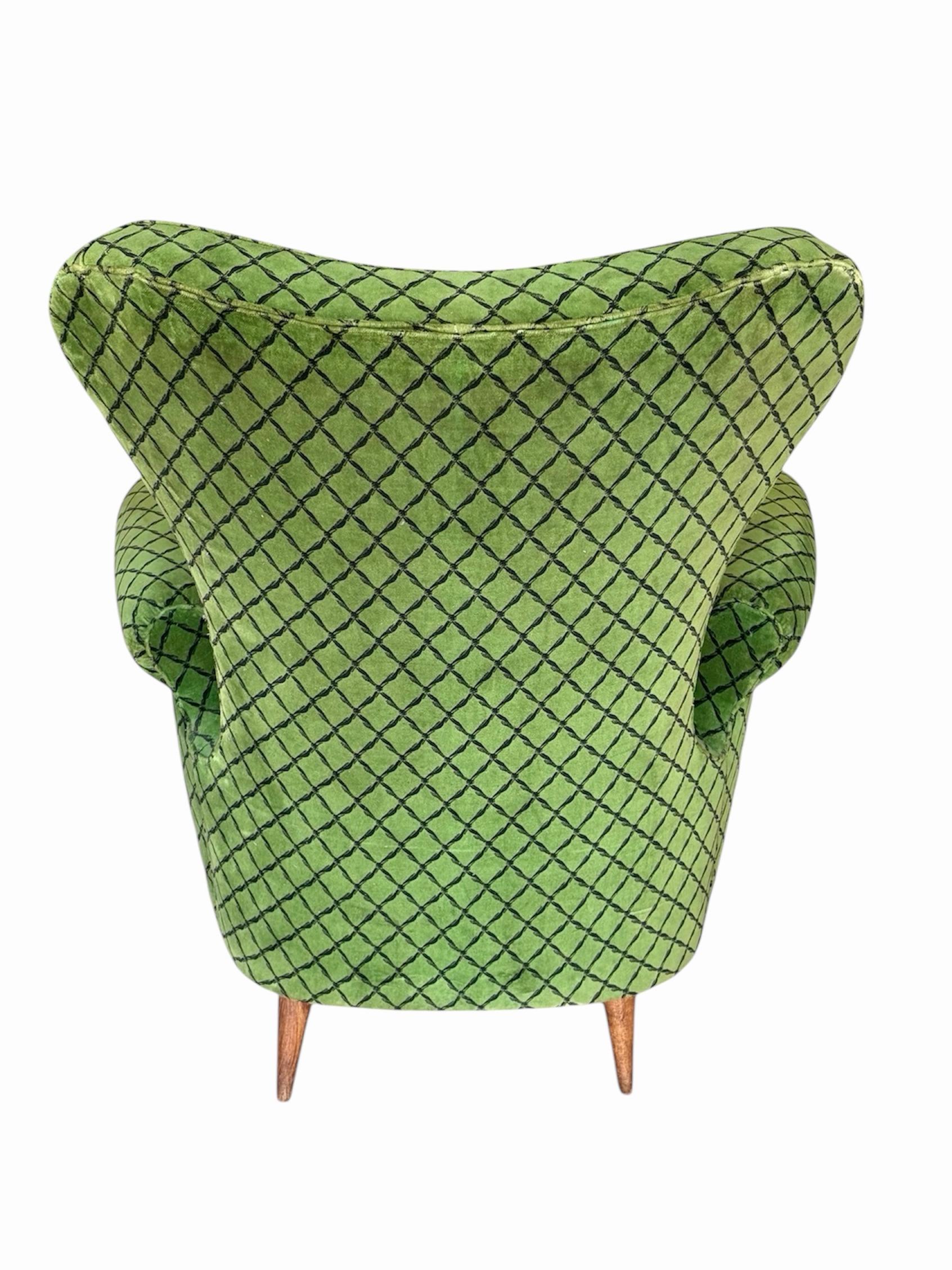 Upholstery Pair of Italian 1950s armchairs in green velvet