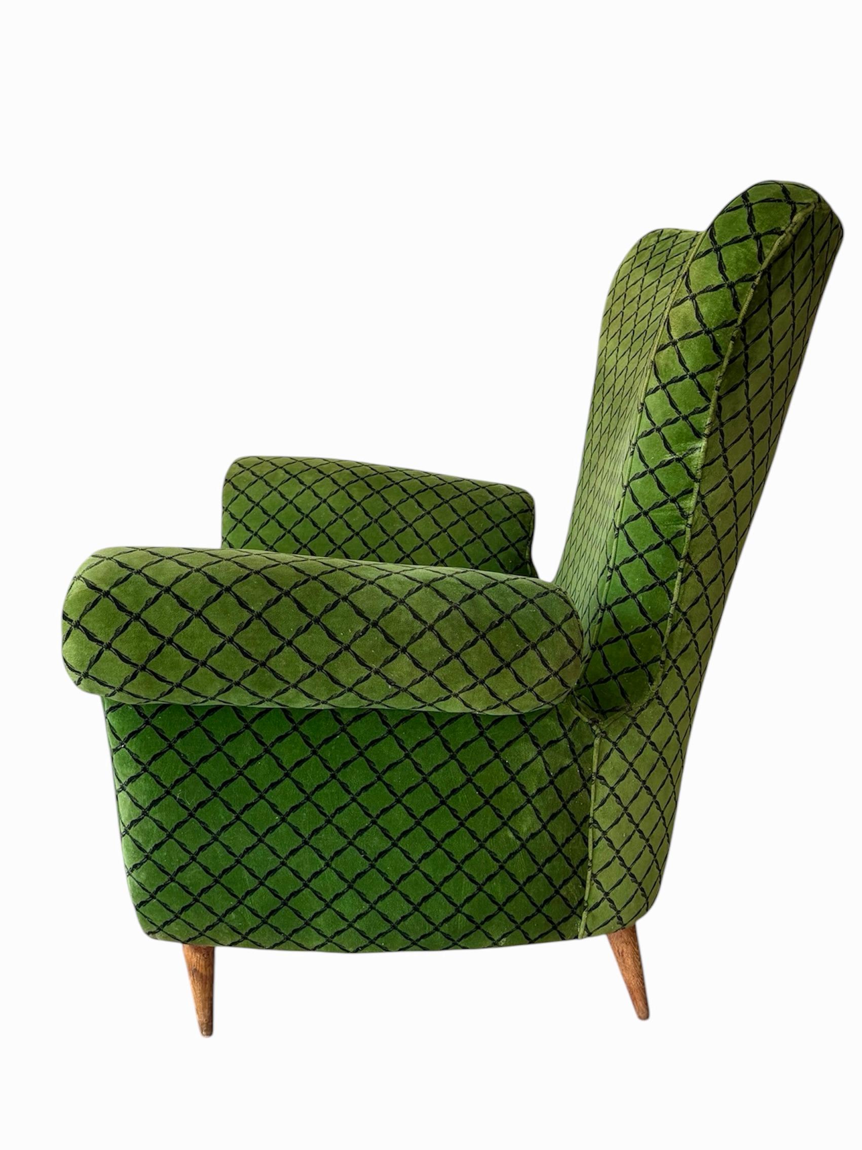 Pair of Italian 1950s armchairs in green velvet 1