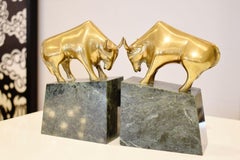 Paire de serre-livres italiens des années 50 Bulls en marbre et bronze