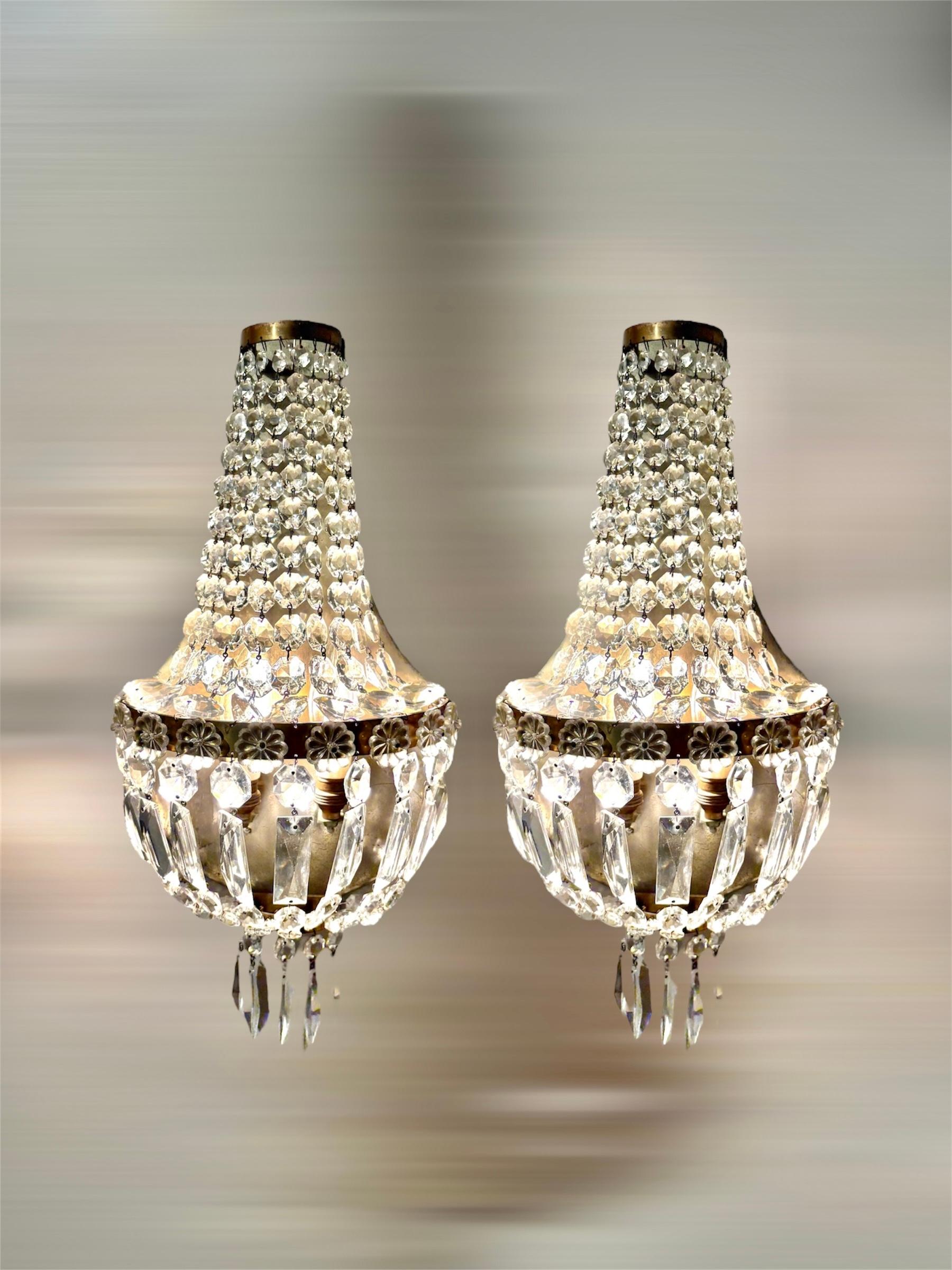 Mid-Century moderno Coppia di lampade italiane in stile impero degli anni '50 in vendita