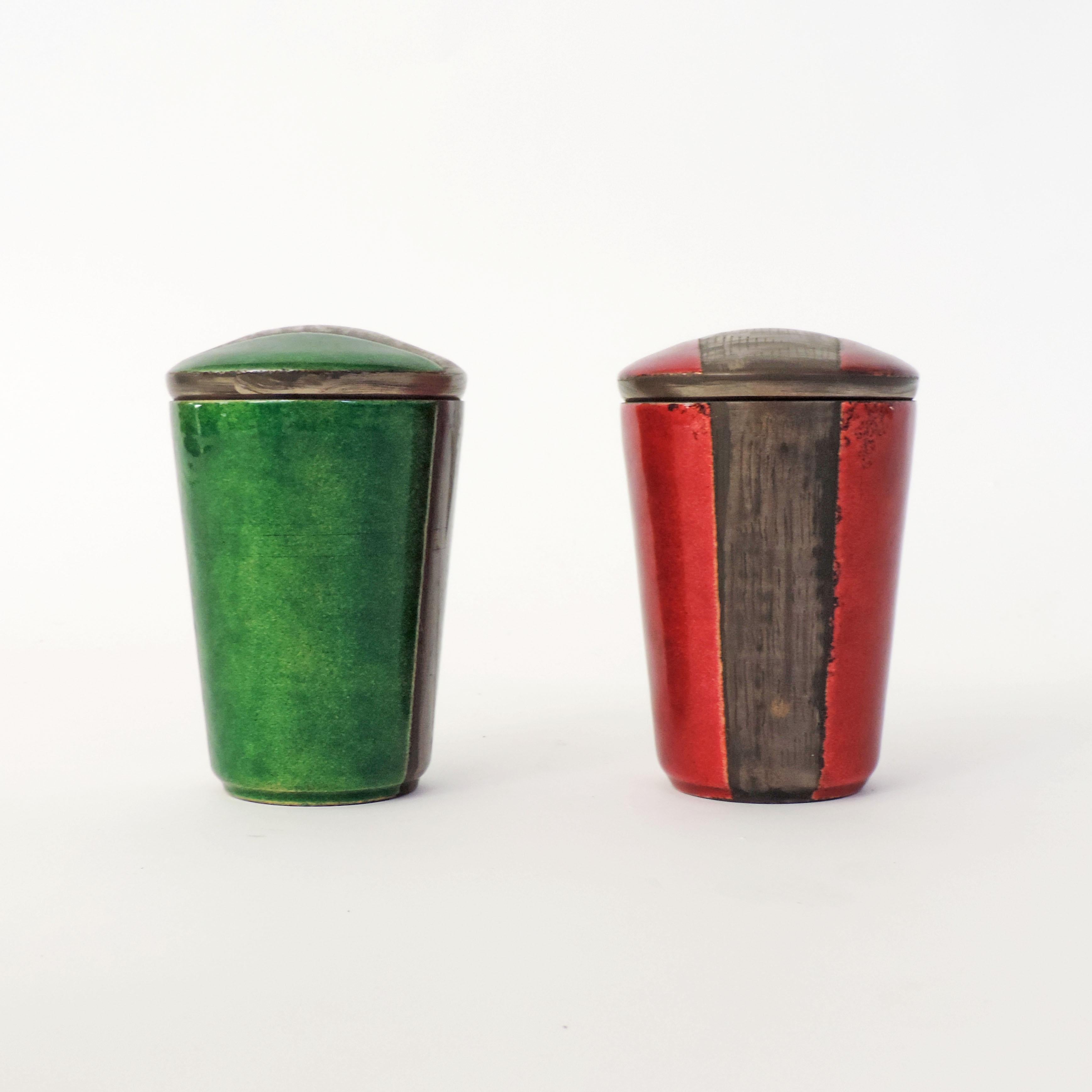 Pair of Italian 1950s Enamel Containers with engravings. For Sale 6