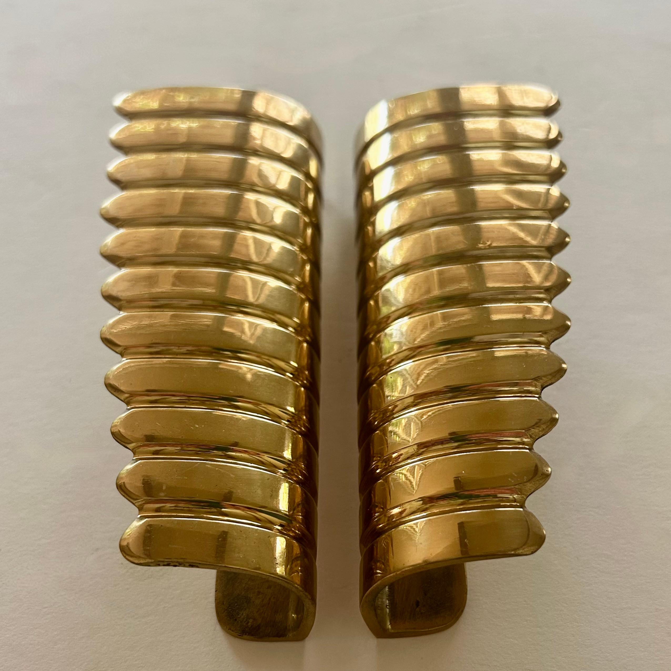 Laiton Paire de poignées de porte italiennes en laiton doré des années 1950 en vente