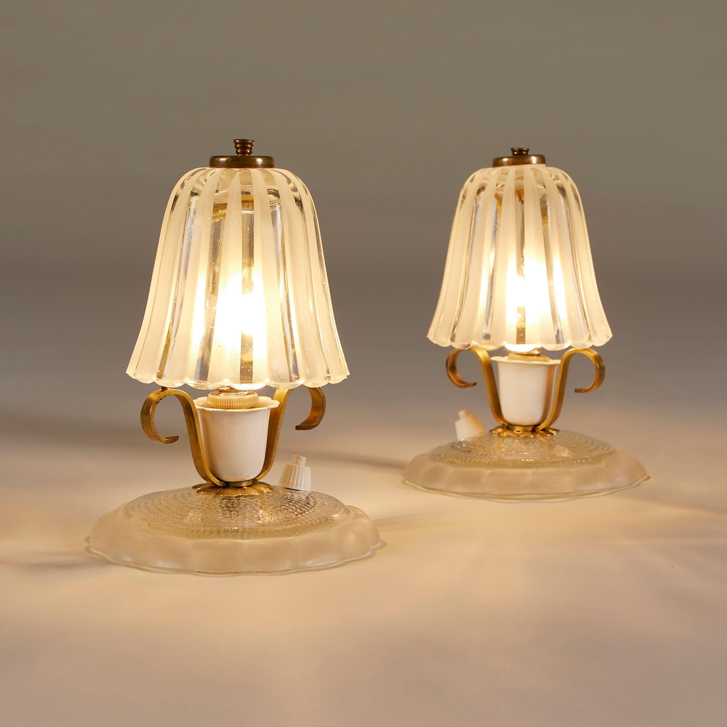 Pair of Italian 1950s glass and brass table lamps In Good Condition For Sale In London, GB